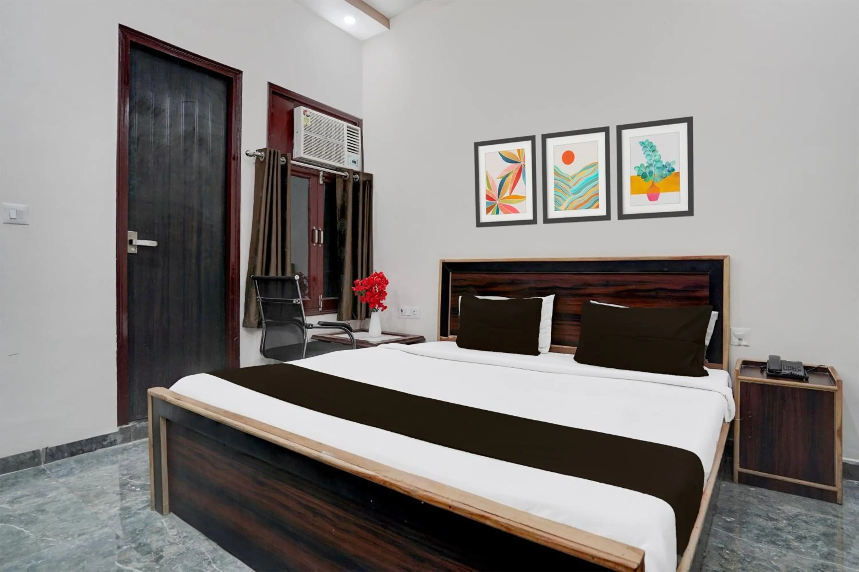 Bedroom in Hotel O Govind Nagar Near Krishan Janm Bhoomi