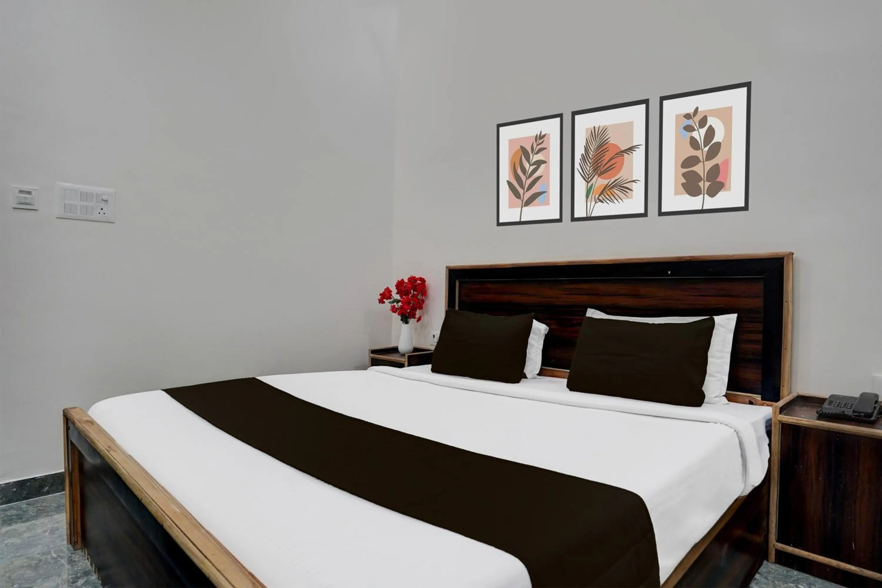Bedroom in Hotel O Govind Nagar Near Krishan Janm Bhoomi