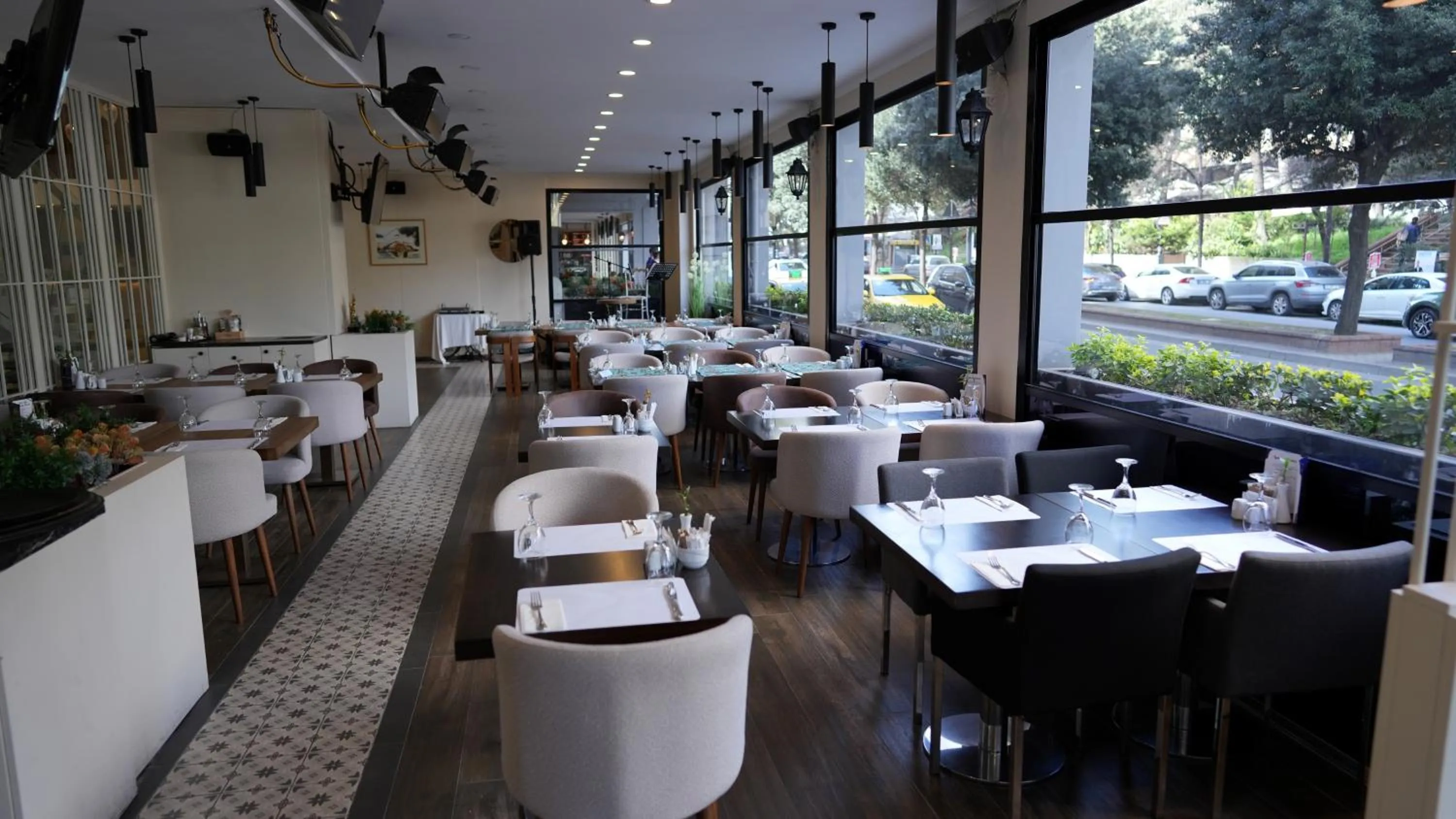 Restaurant/places to eat in Dedeman Istanbul