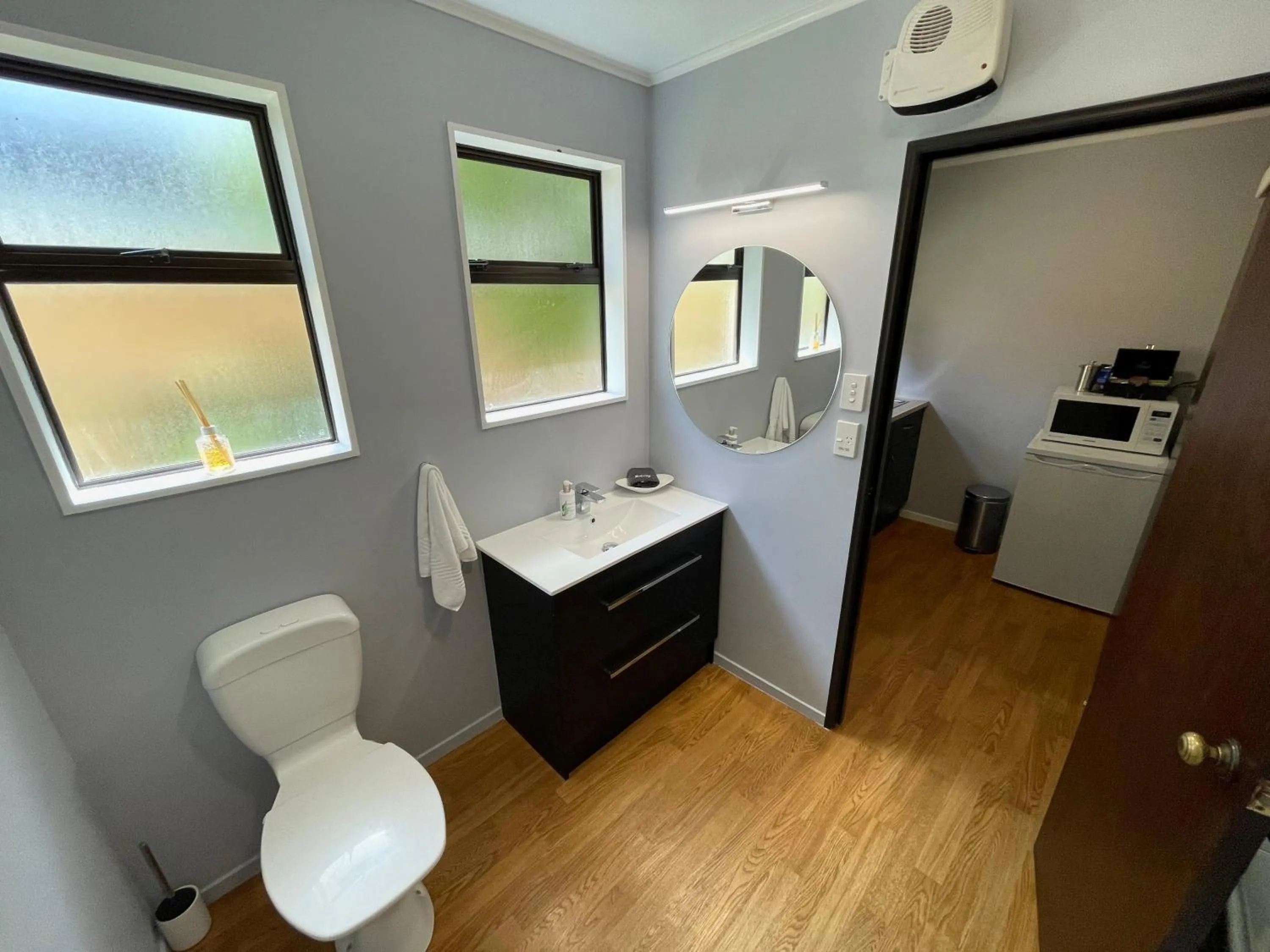 Bathroom in Hacienda Motor Lodge