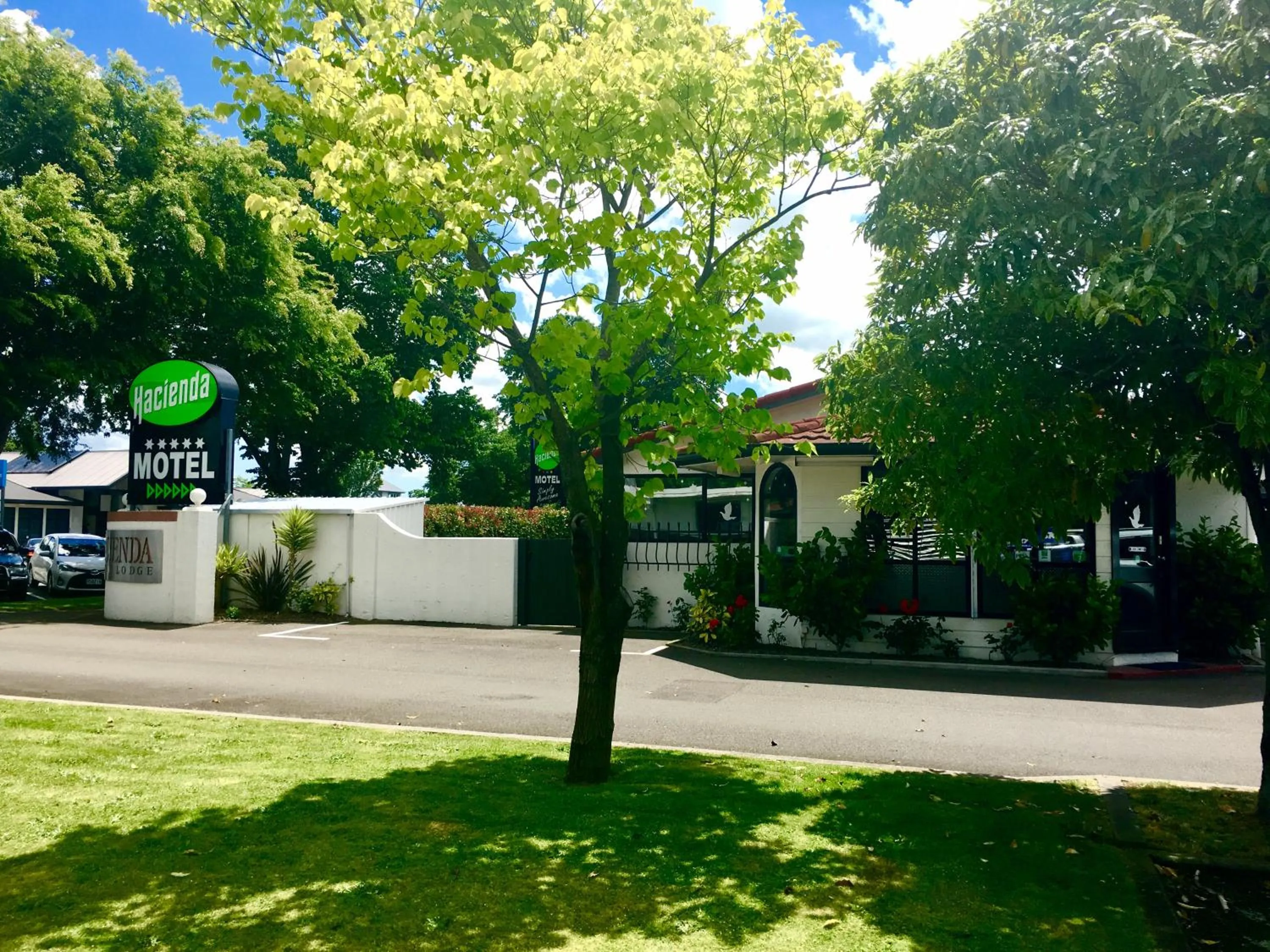 Property building in Hacienda Motor Lodge