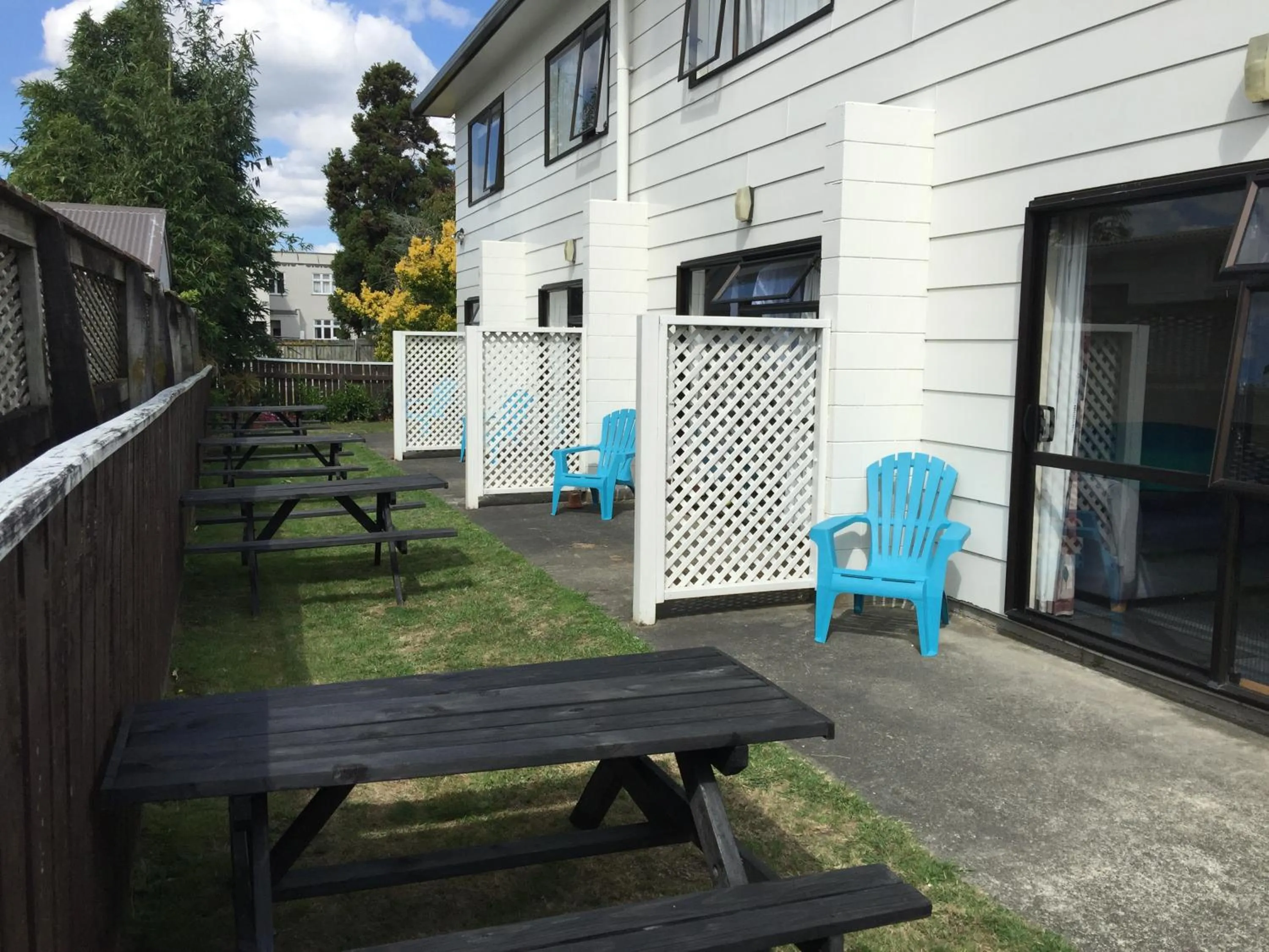 BBQ facilities in Hacienda Motor Lodge