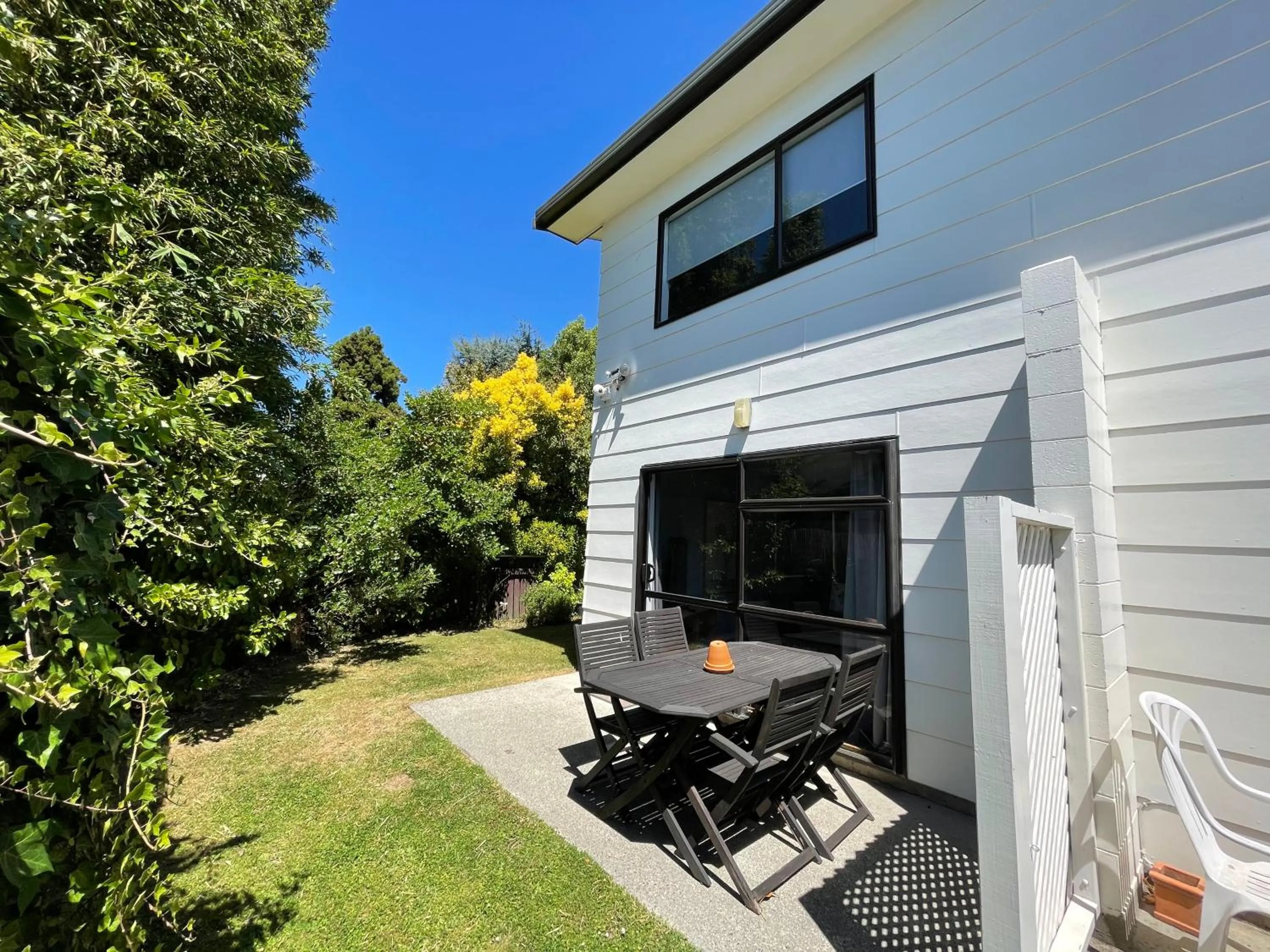 Patio in Hacienda Motor Lodge