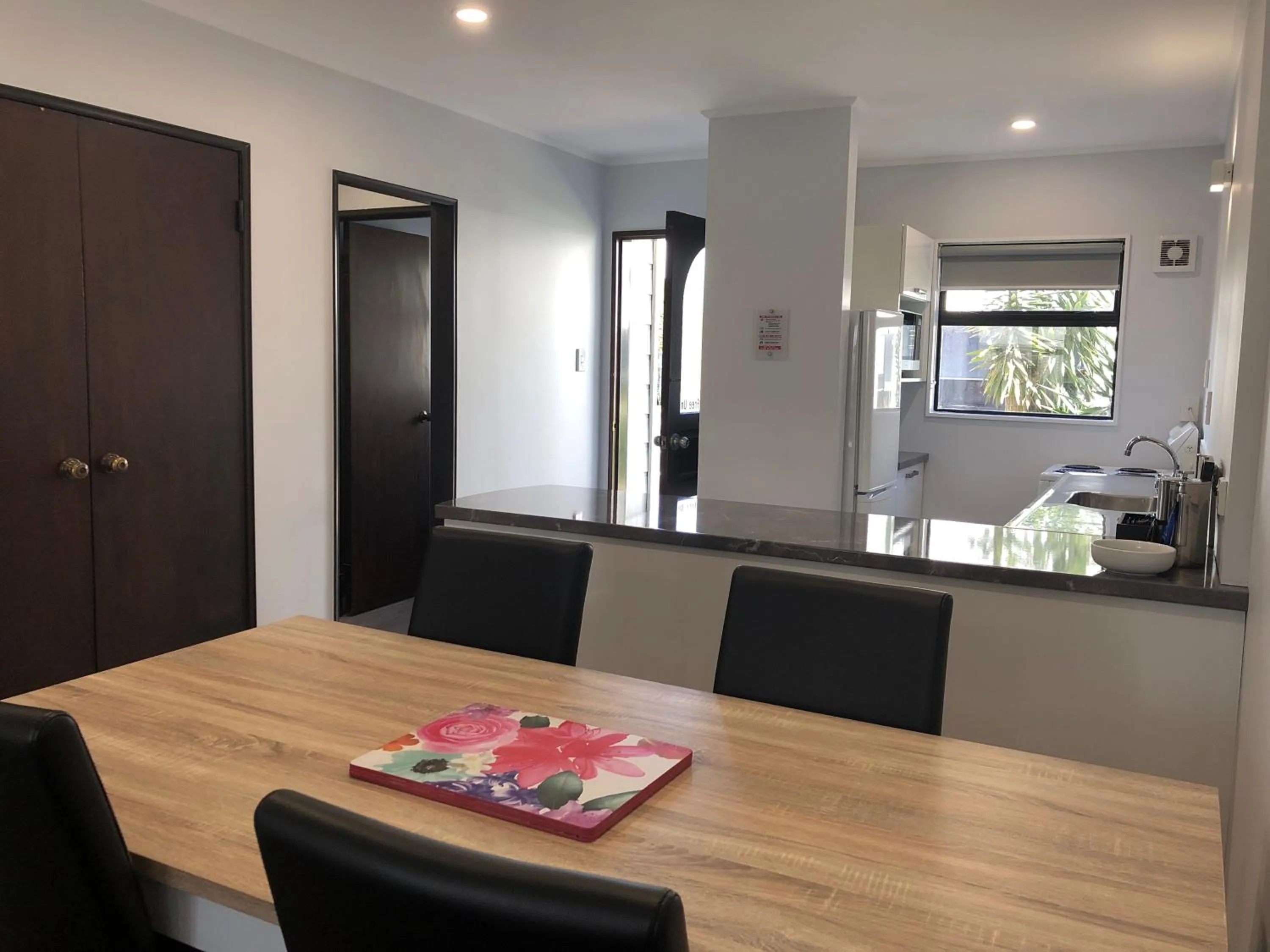 Dining area in Hacienda Motor Lodge