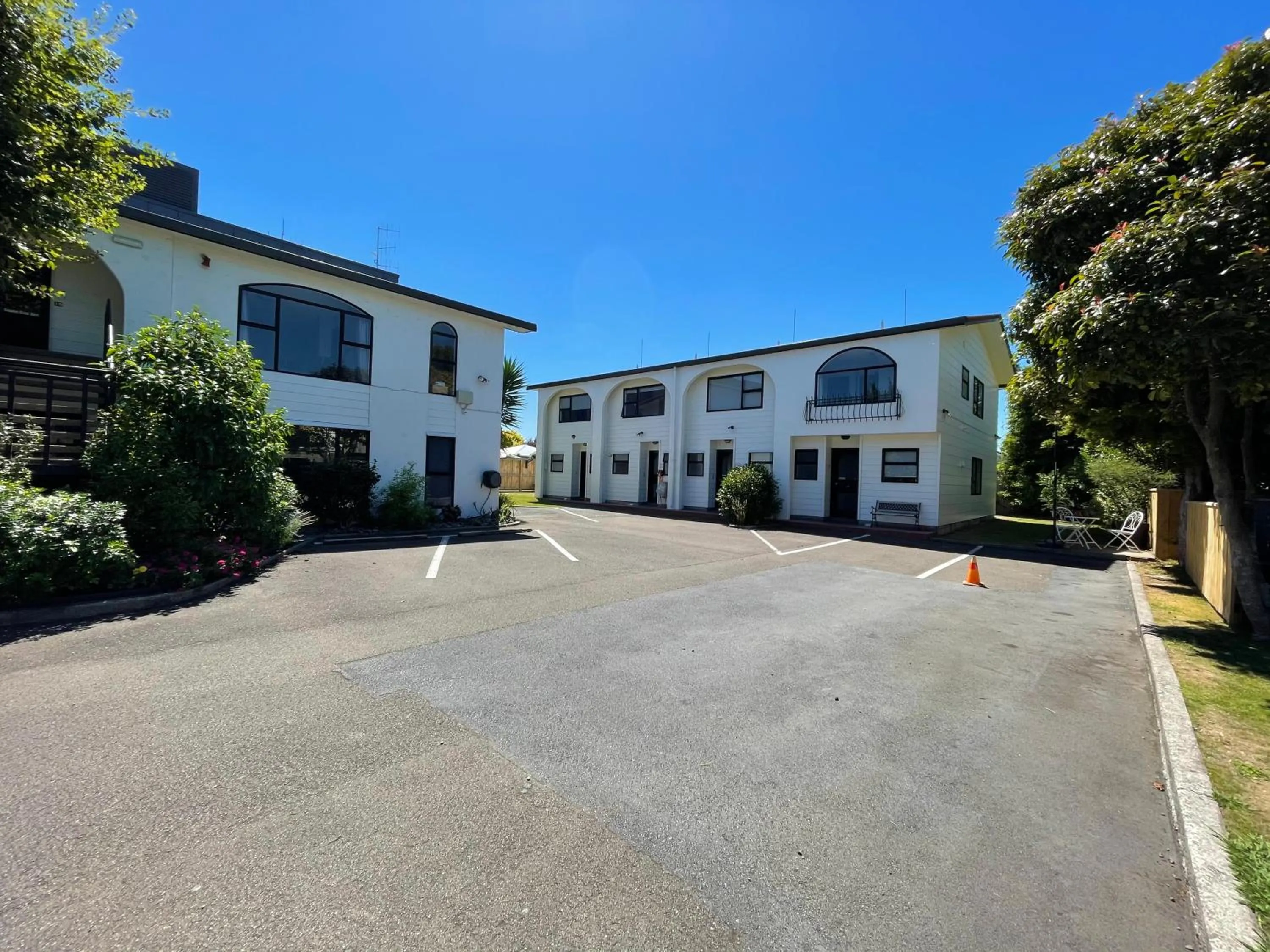 Property building in Hacienda Motor Lodge