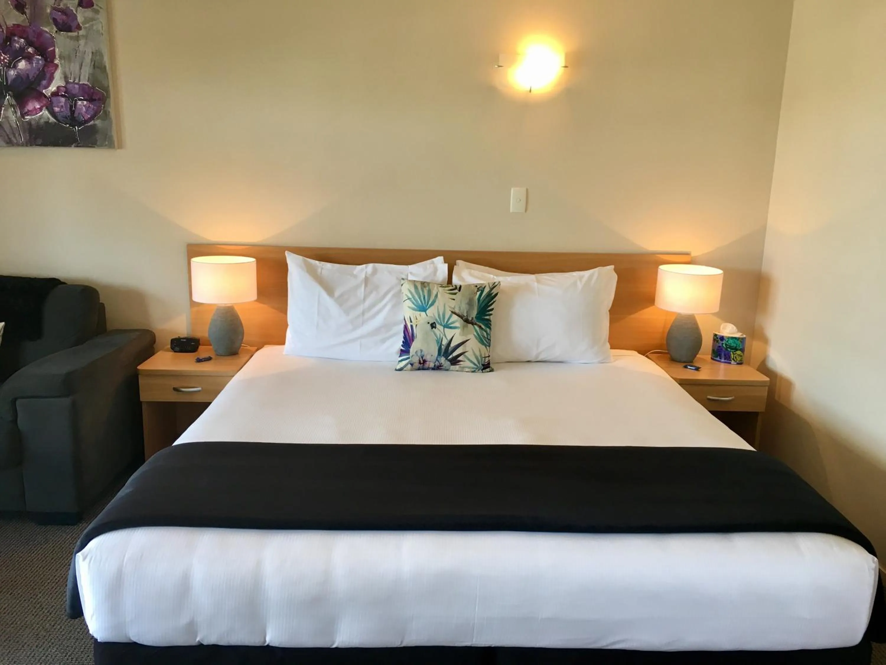 Bed in Hacienda Motor Lodge