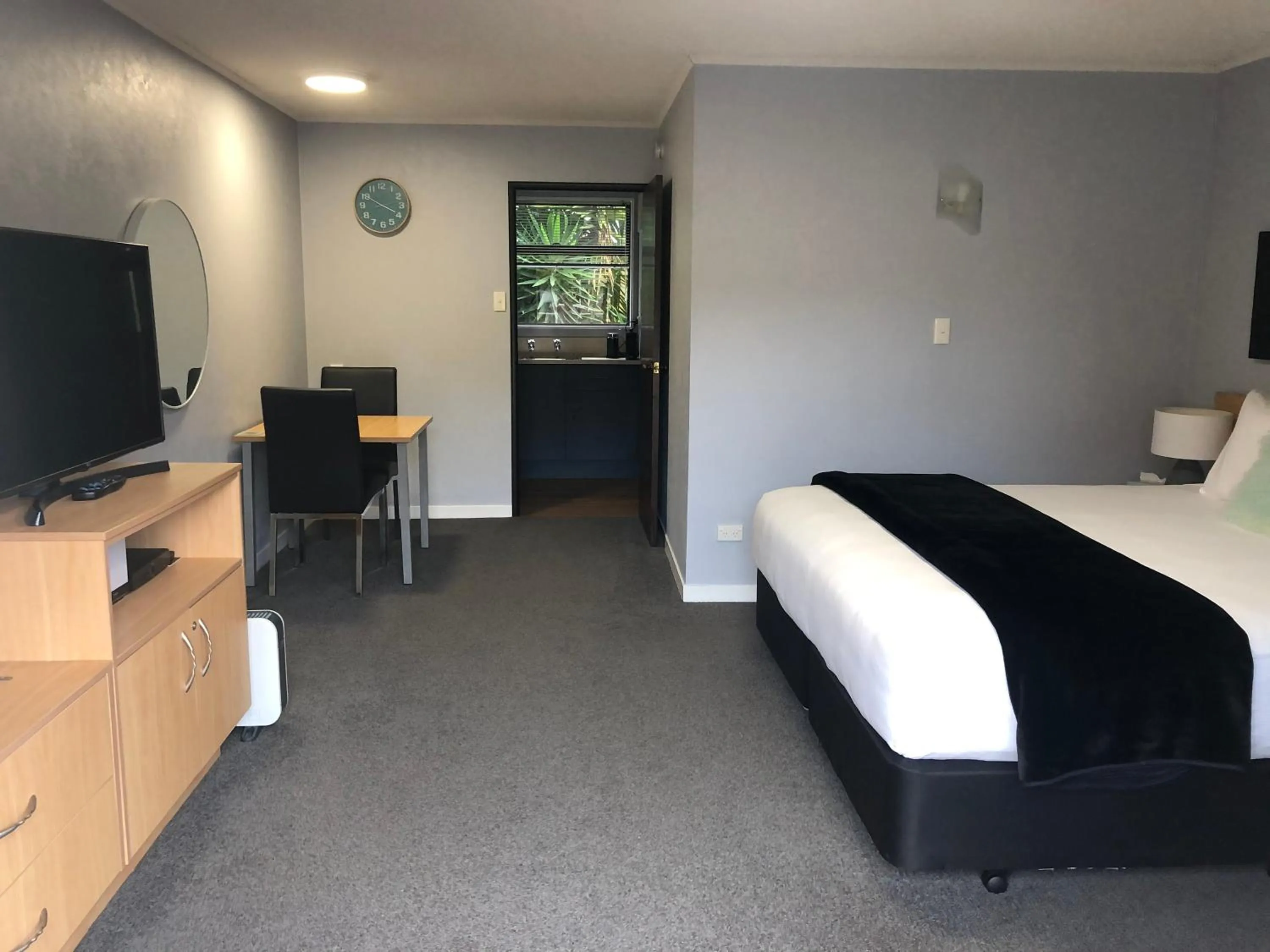 Bed in Hacienda Motor Lodge