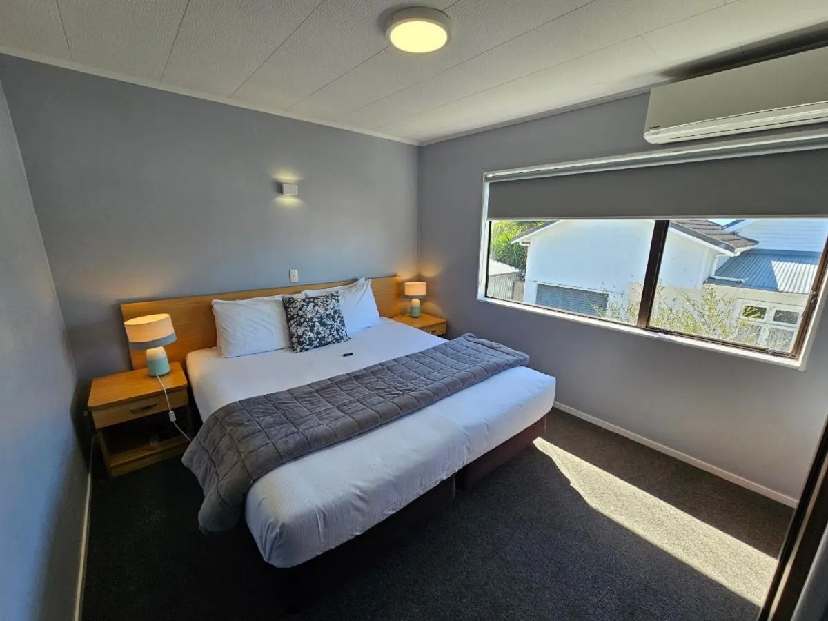 Bed in Hacienda Motor Lodge