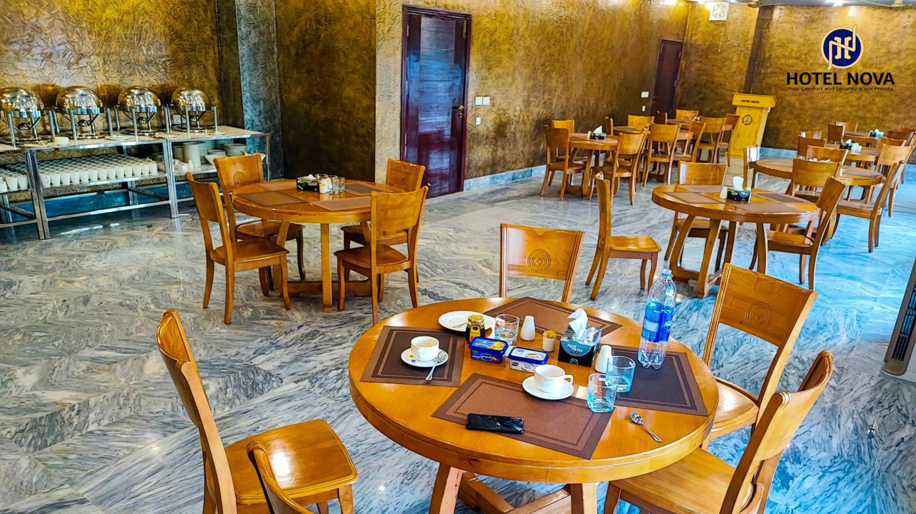 Restaurant/places to eat in Hotel Nova