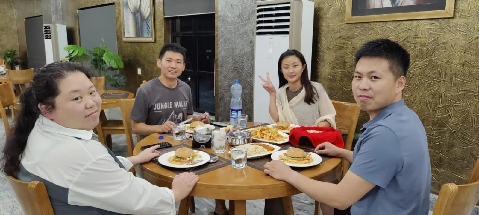 Restaurant/places to eat in Hotel Nova