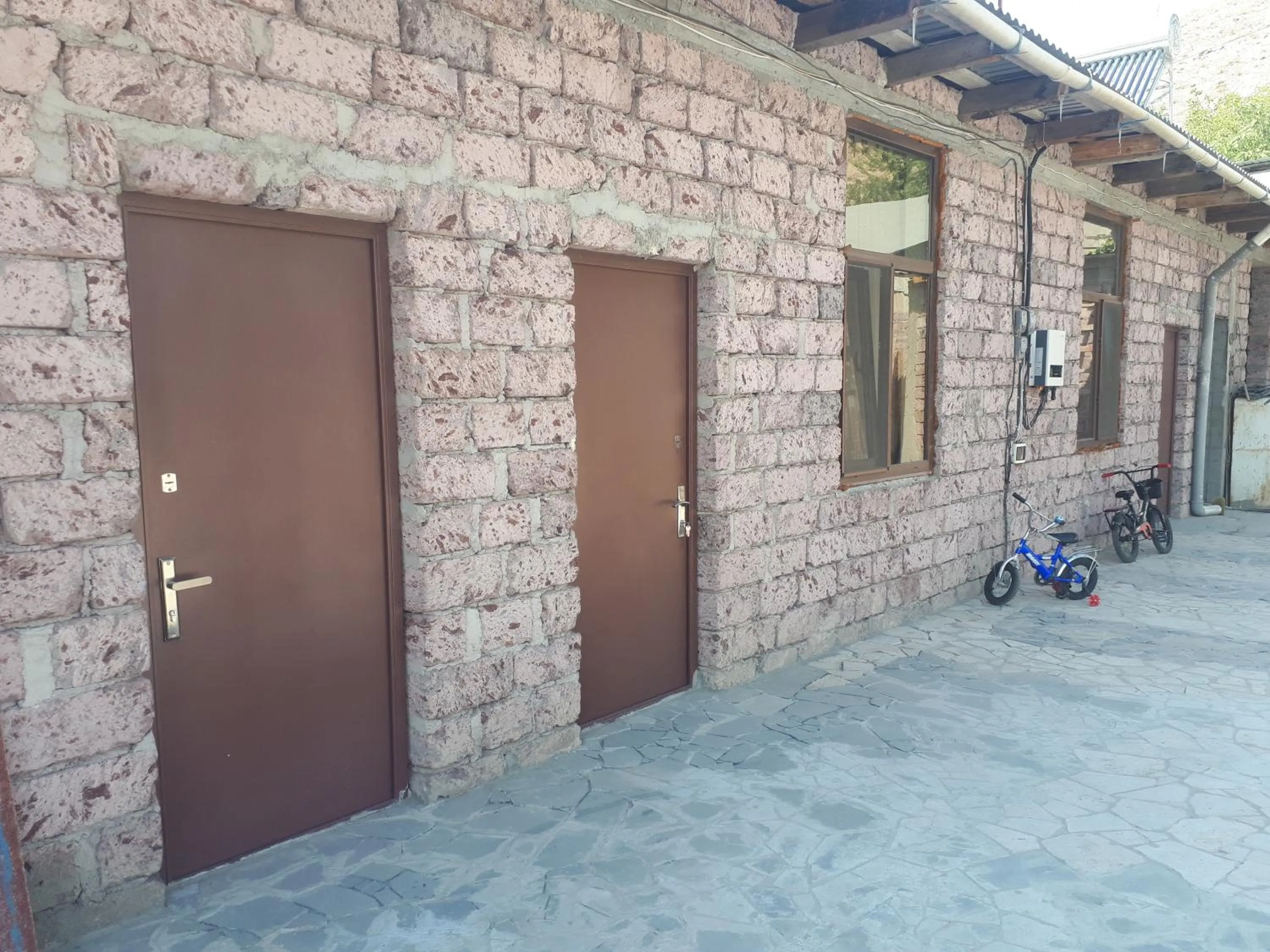 Facade/entrance in Art Guest House in KASKAD