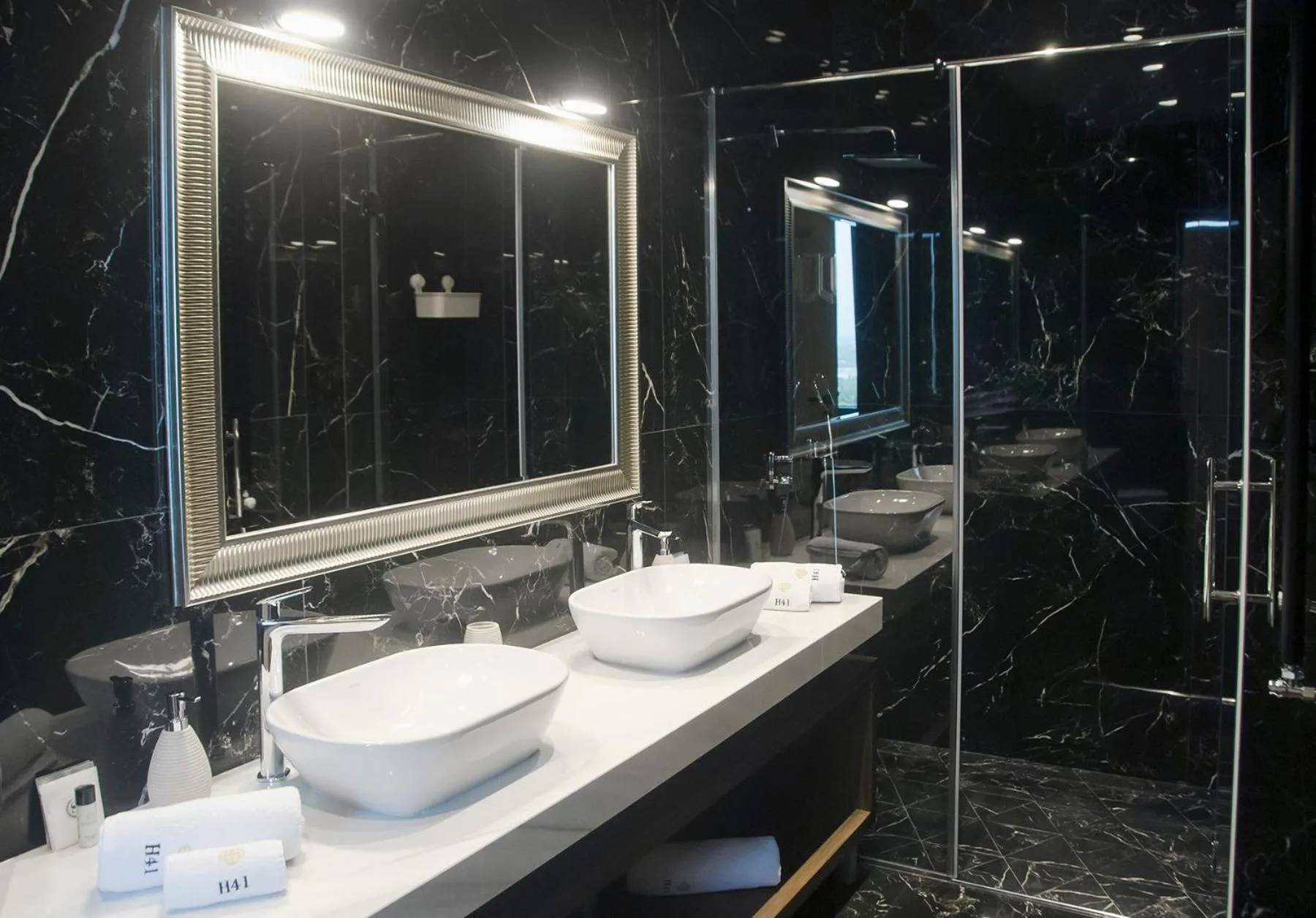 Shower in H41 Luxury Suites