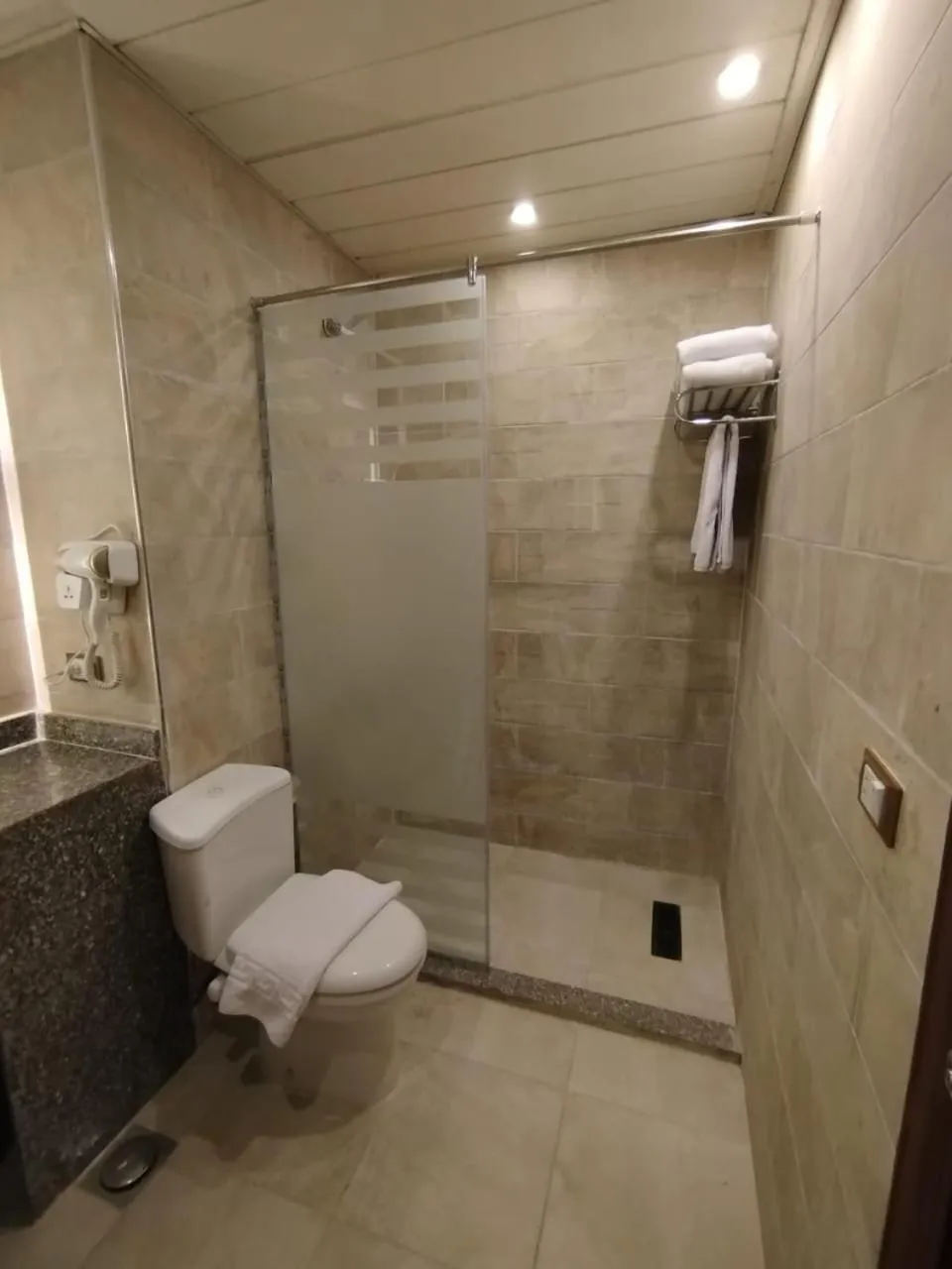 Bathroom in Dexon Roma Hotel