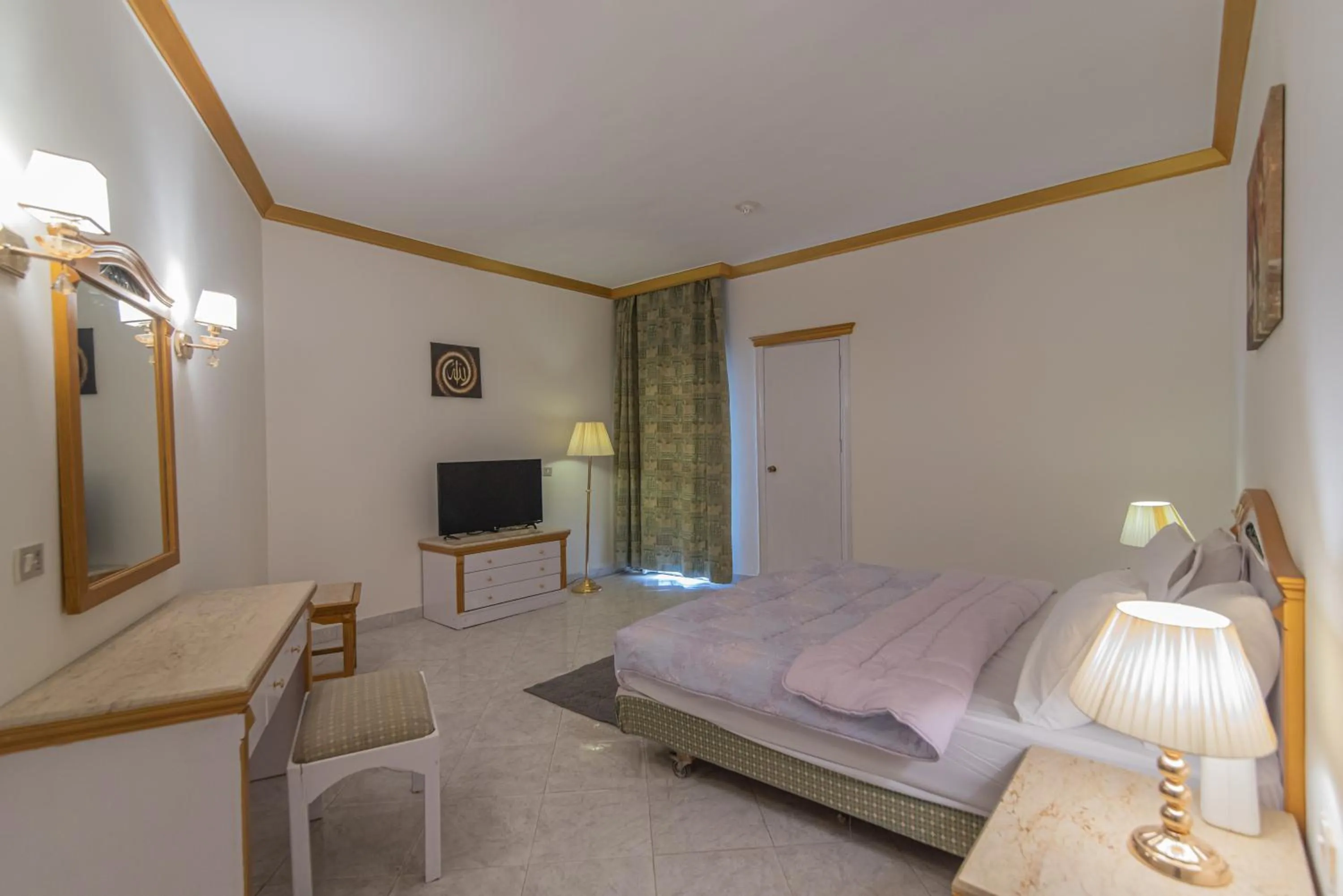 Bedroom, Bed in Dexon Roma Hotel