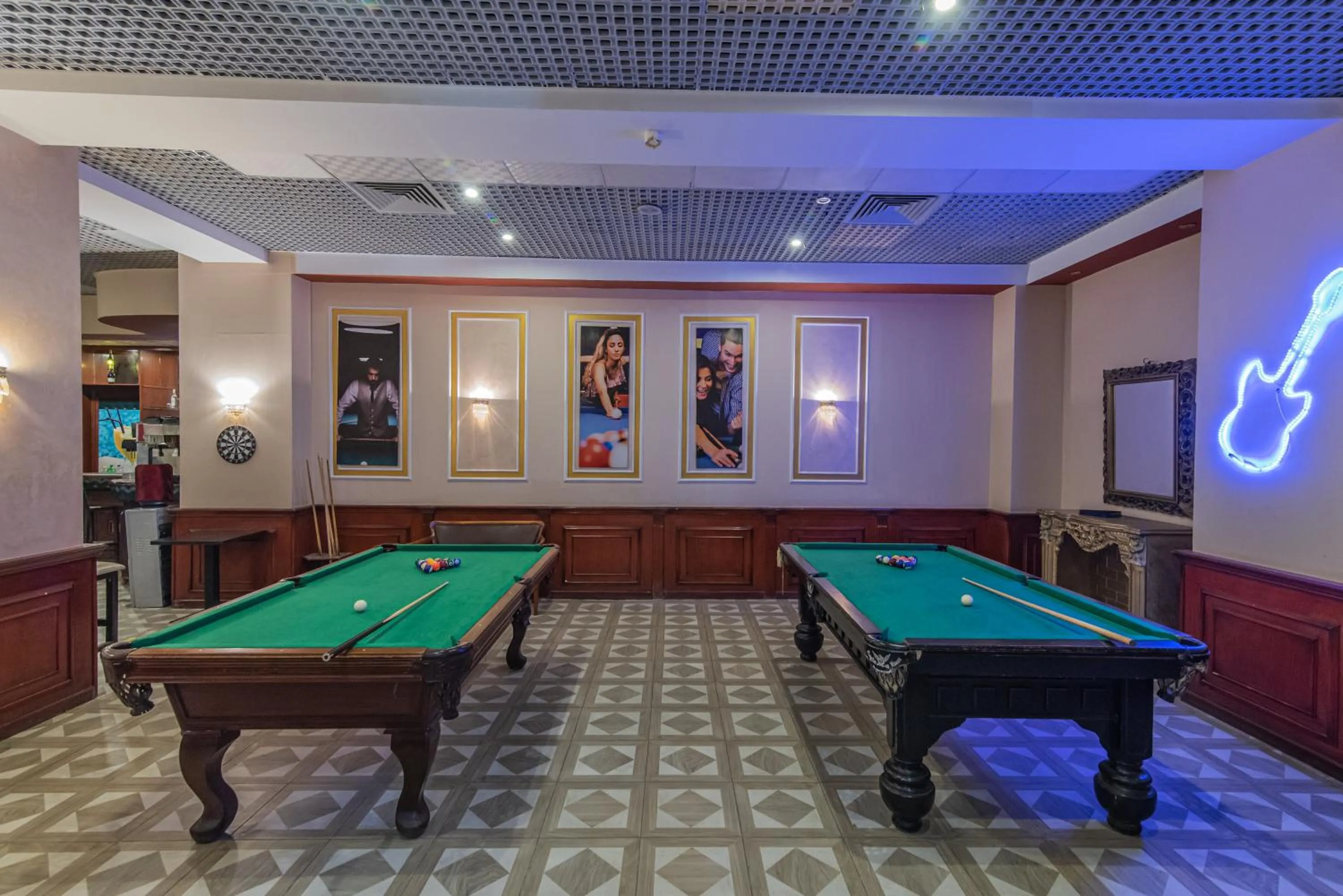 Billiard in Dexon Roma Hotel