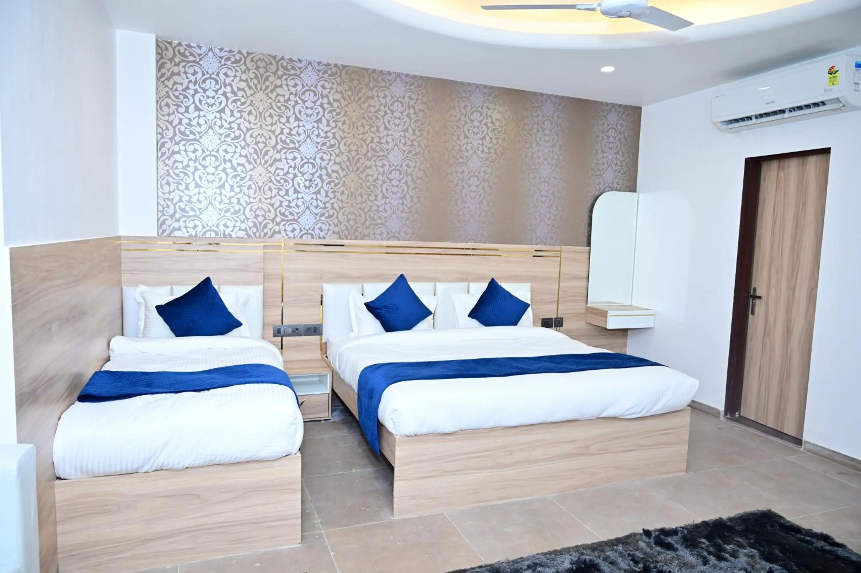 Photo of the whole room, Bed in The Dwelling Inn