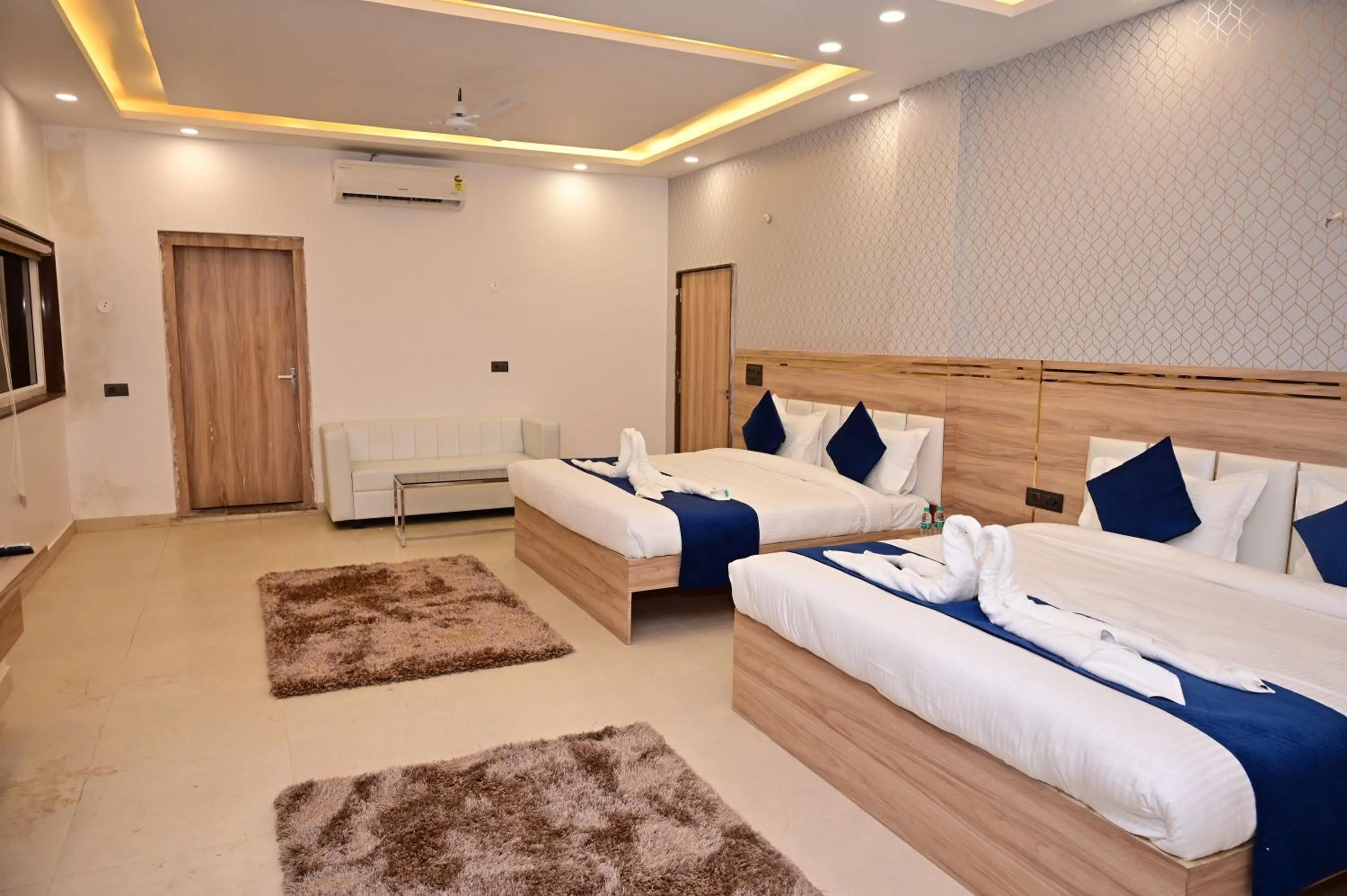 Photo of the whole room, Bed in The Dwelling Inn