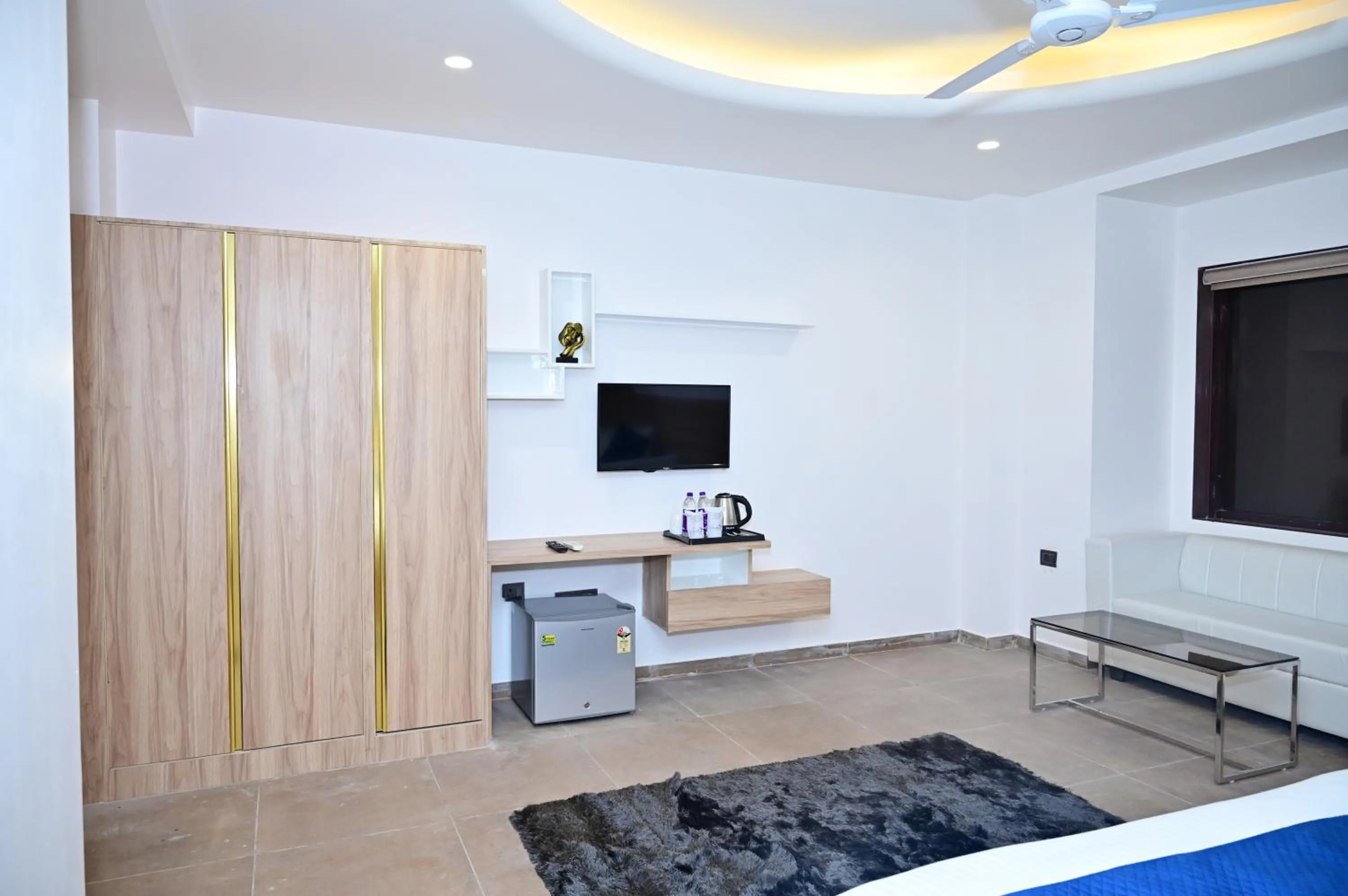 Communal lounge/ TV room, Bed in The Dwelling Inn