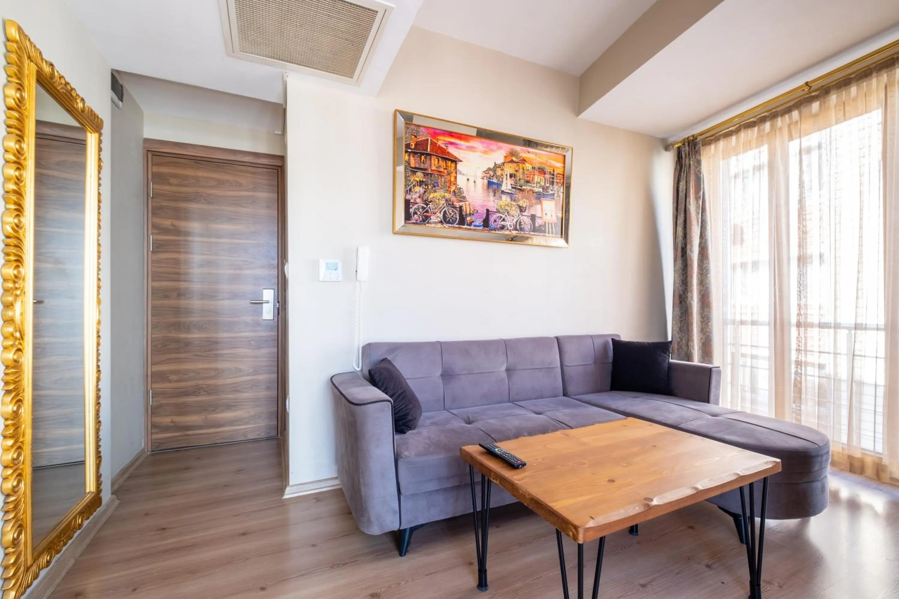 Living room in Lavin Hotel & Suites