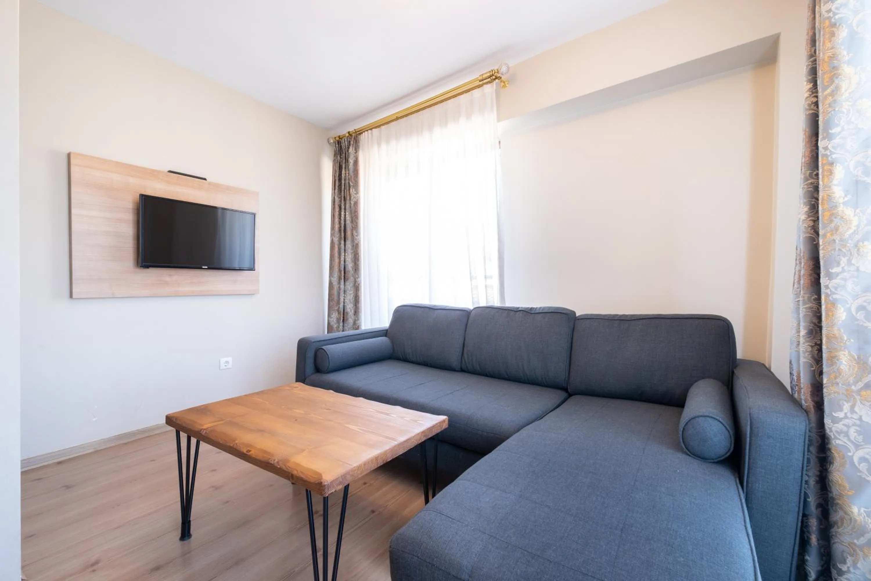 TV and multimedia in Lavin Hotel & Suites