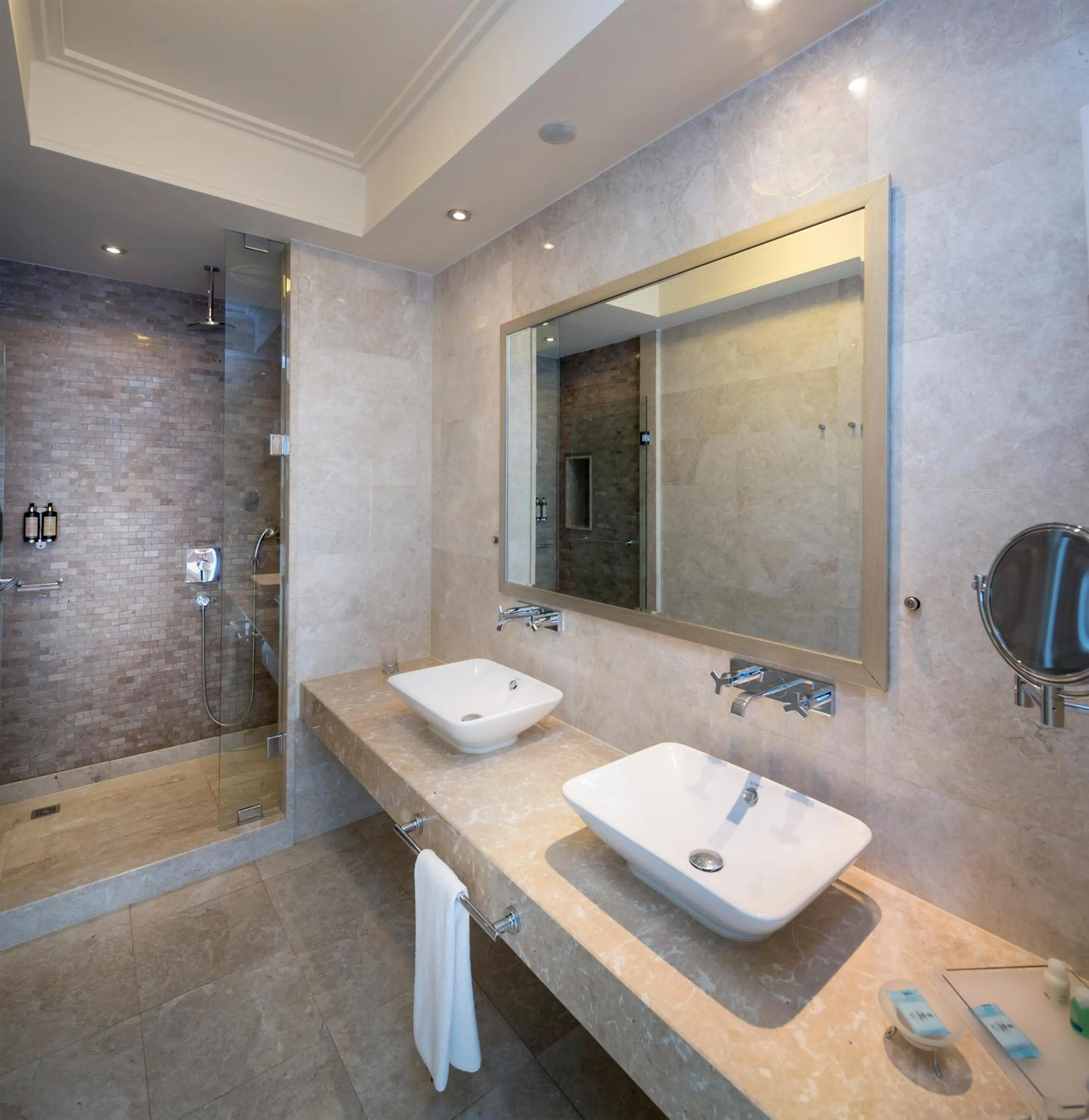 Shower in Titanic Business Kartal