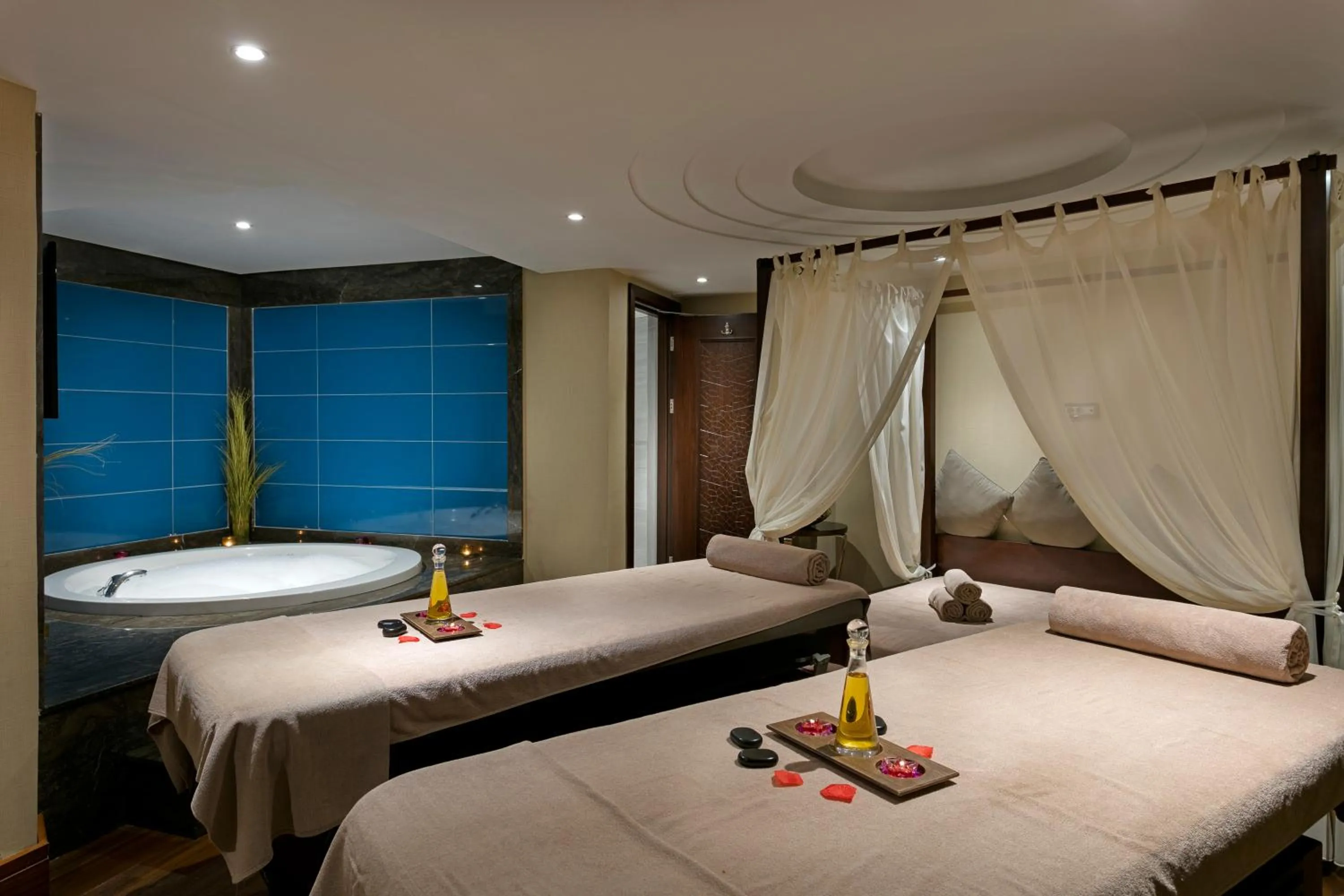 Massage, Bed in Titanic Business Kartal