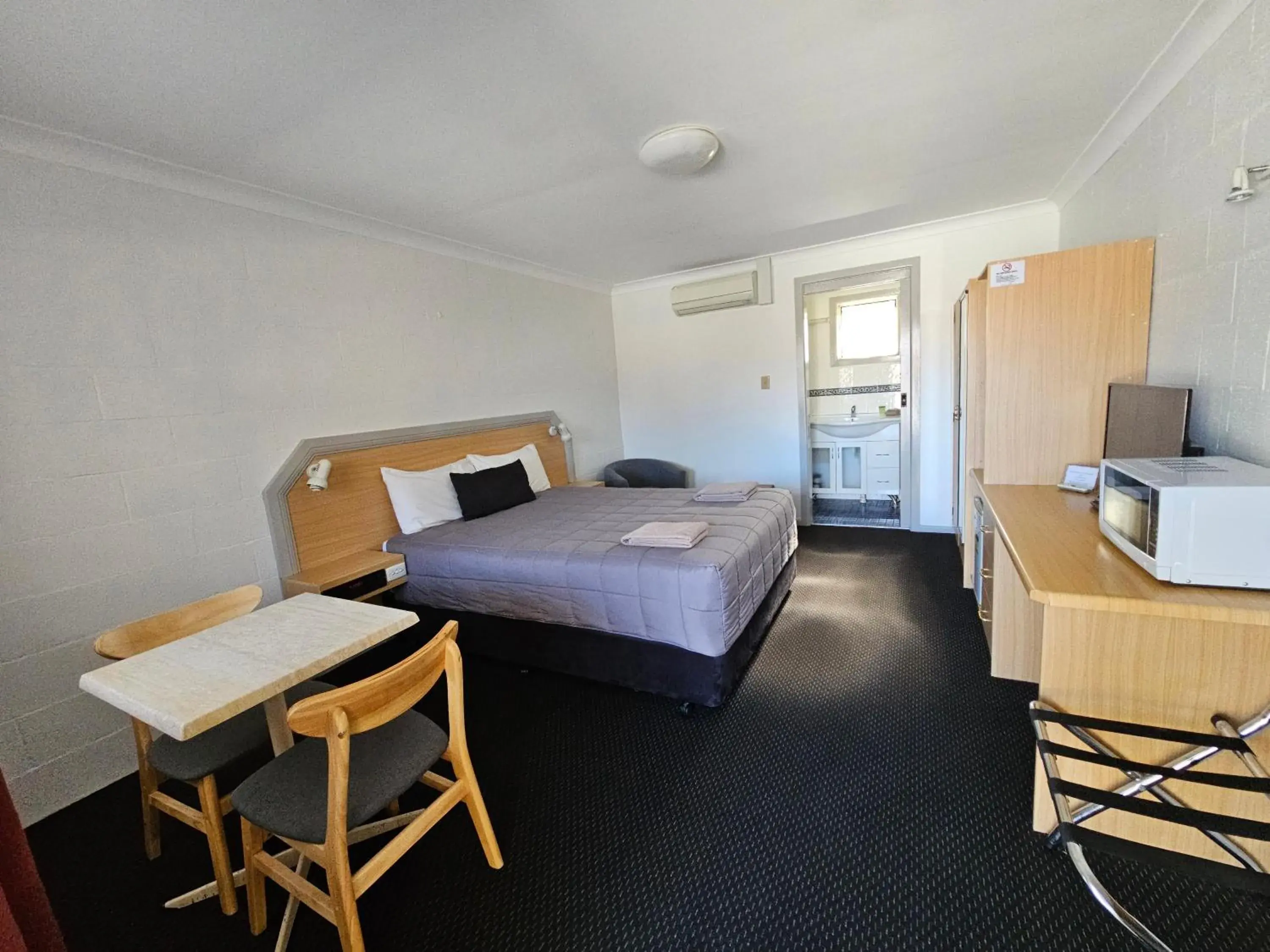 Standard Queen Room in Bellview Motel Standard Queen Room in Bellview Motel