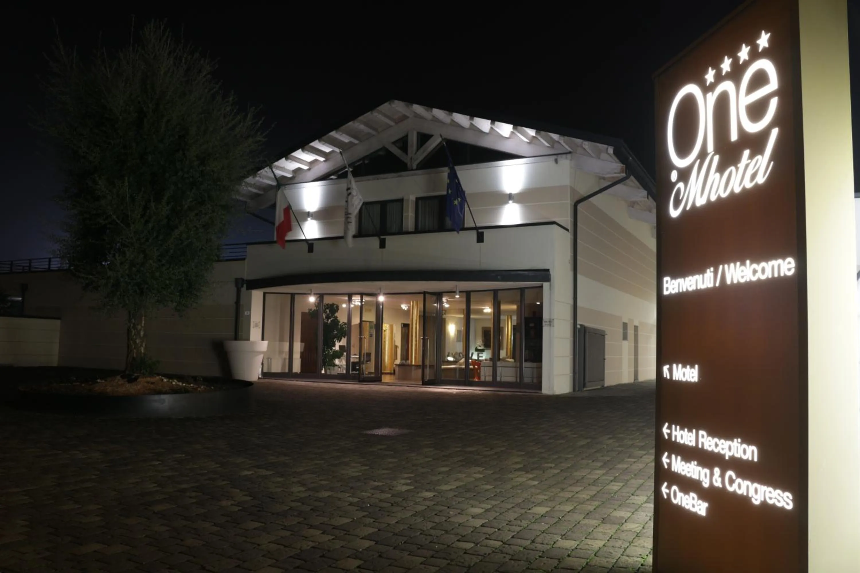 Facade/entrance in OneMhotel