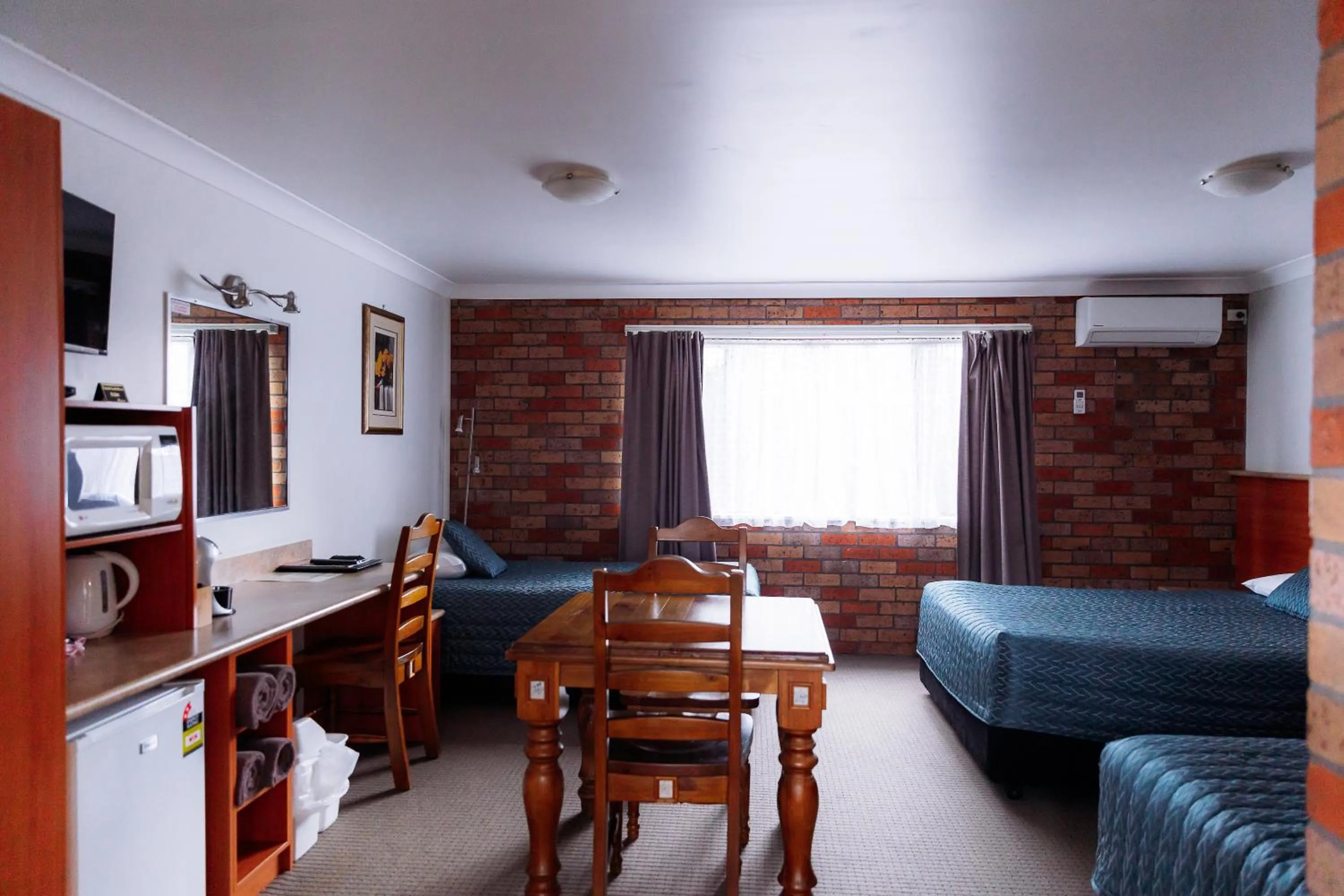 TV and multimedia in Scone Motor Inn & Apartments