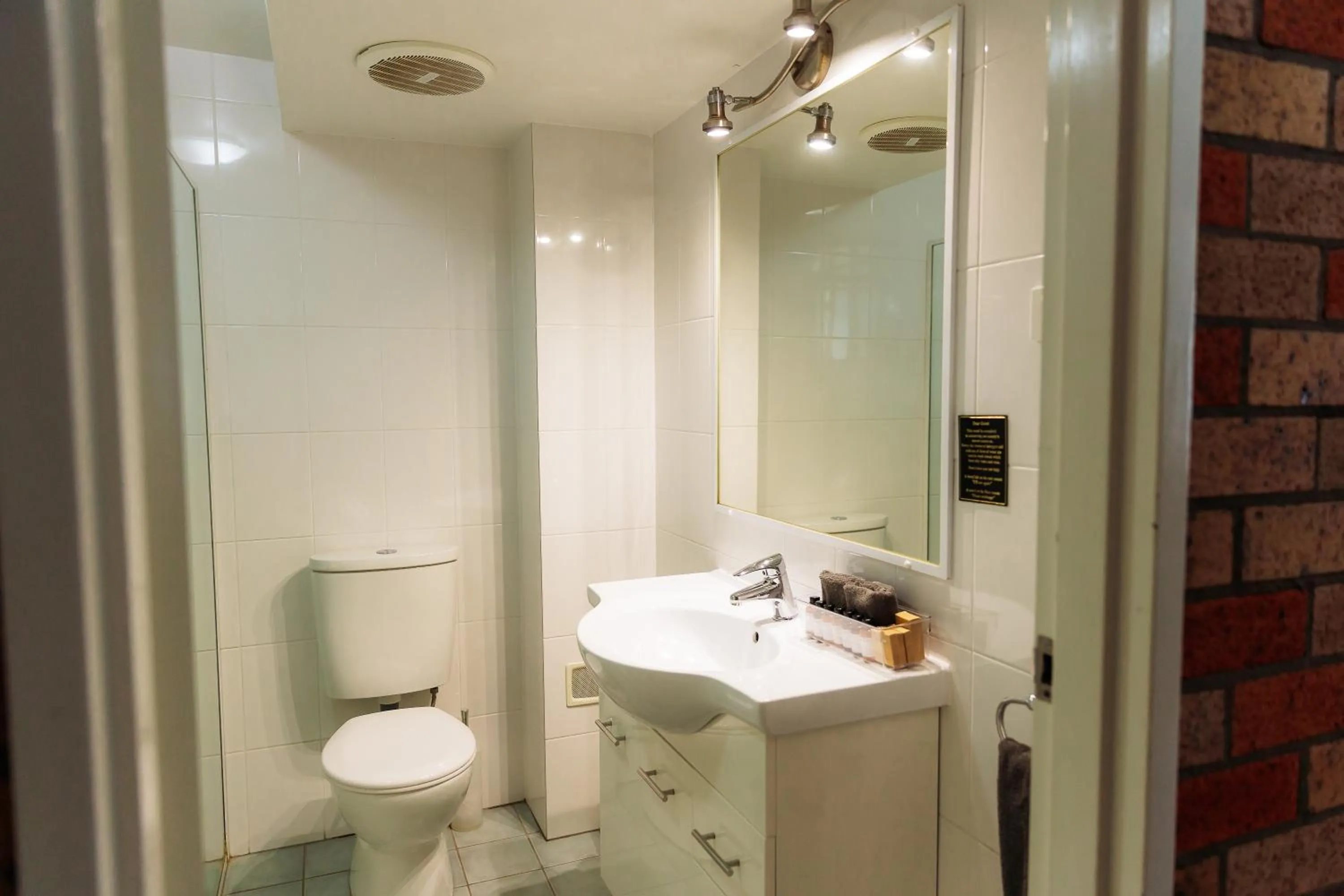 Bathroom in Scone Motor Inn & Apartments