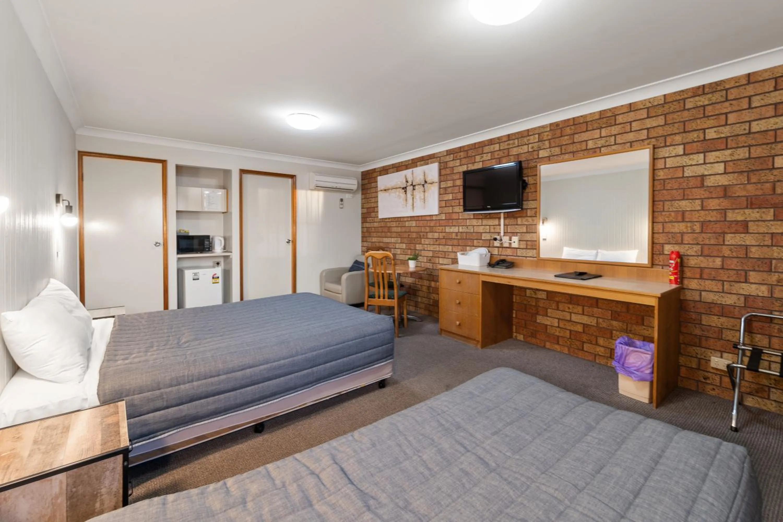 Bed in Golf Links Motel