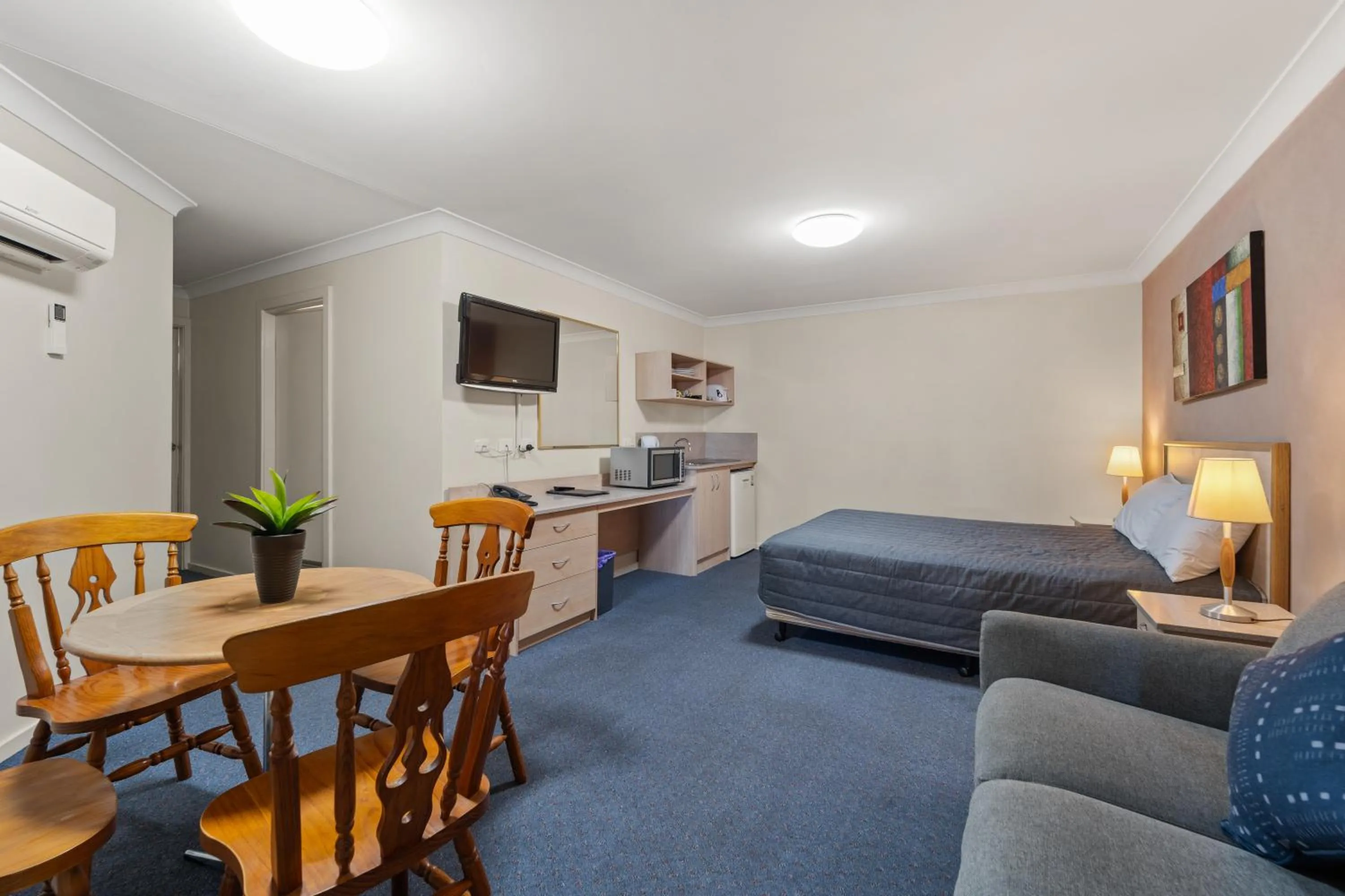 Bed in Golf Links Motel