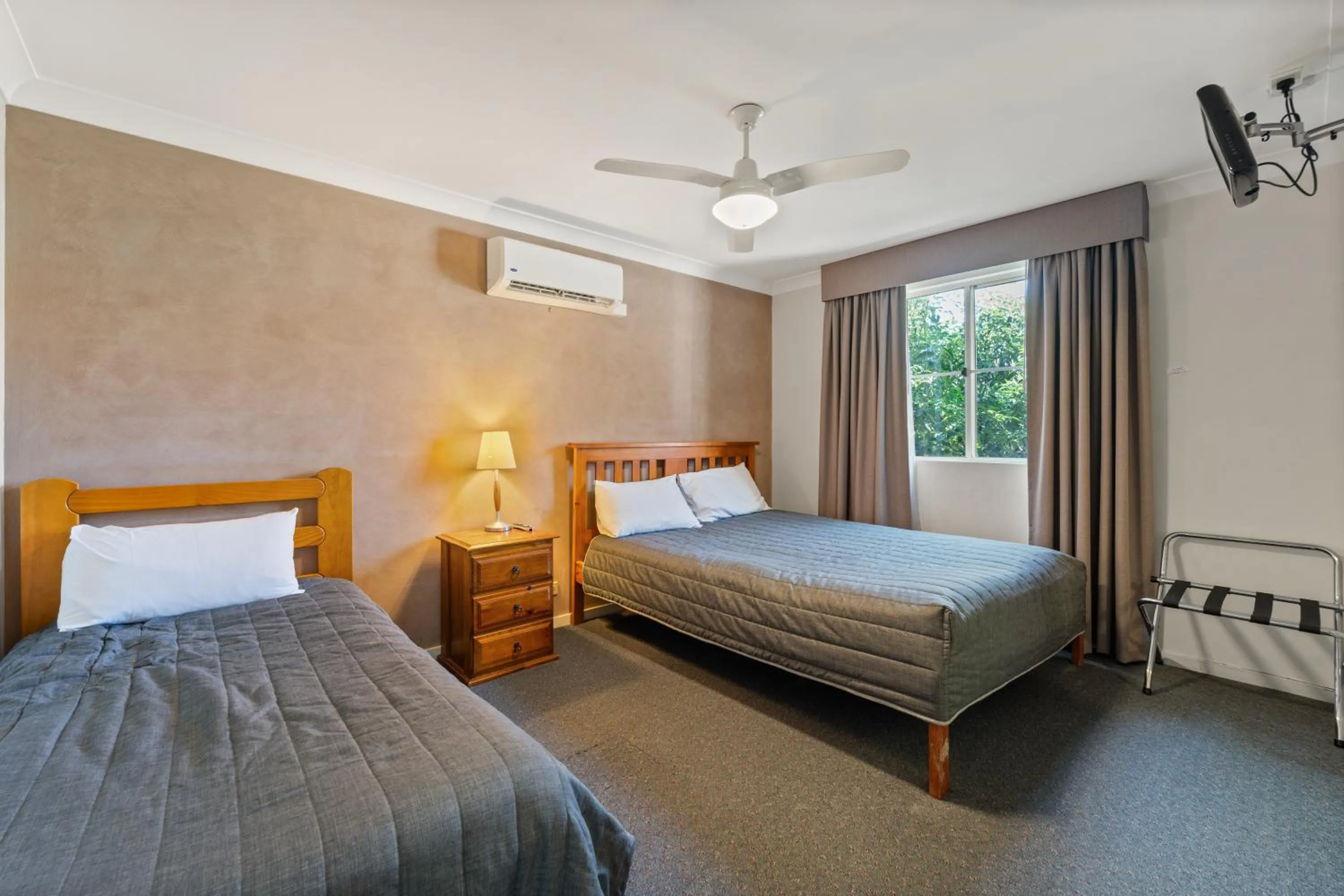 Bed in Golf Links Motel