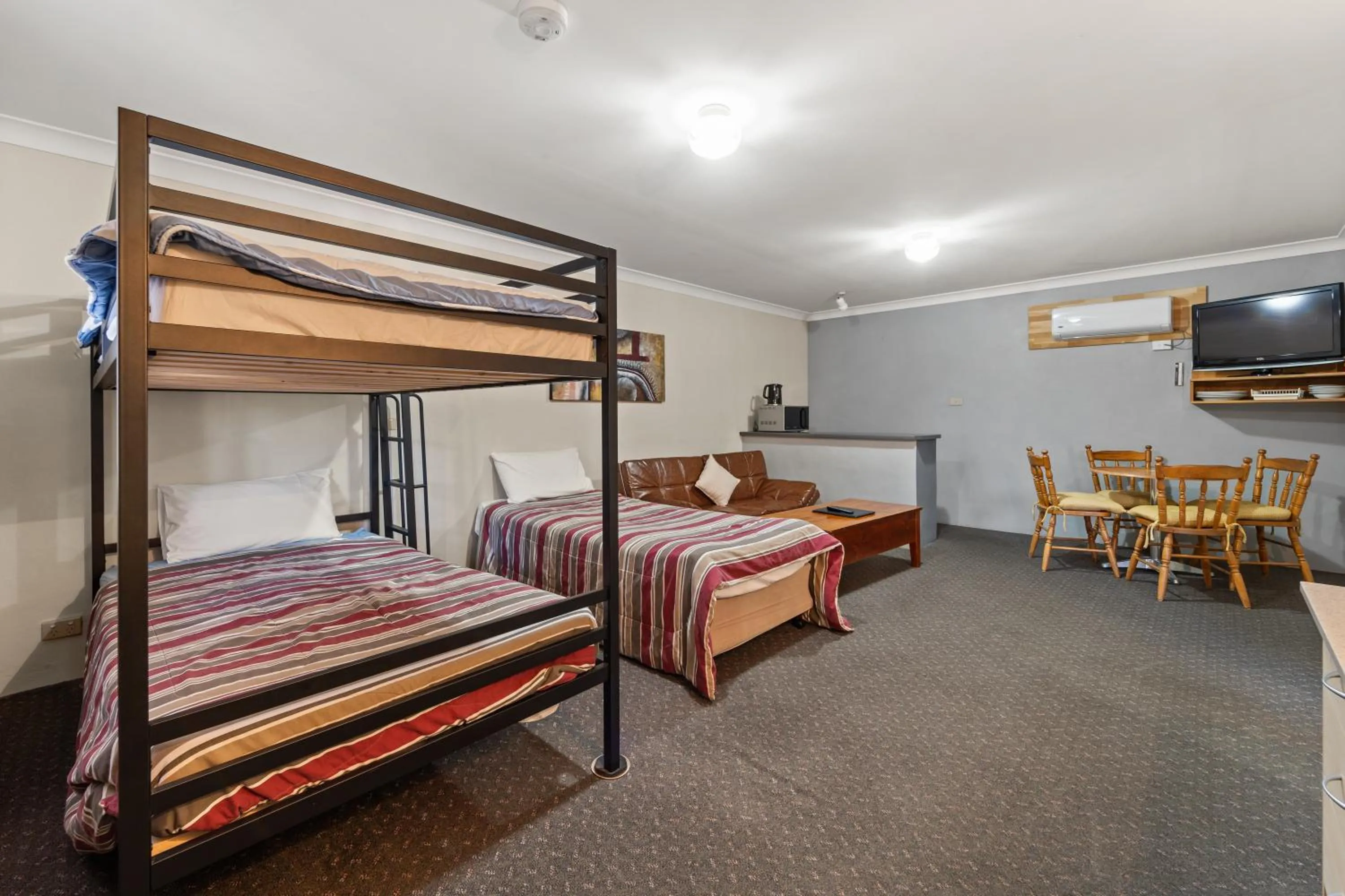 Bed in Golf Links Motel