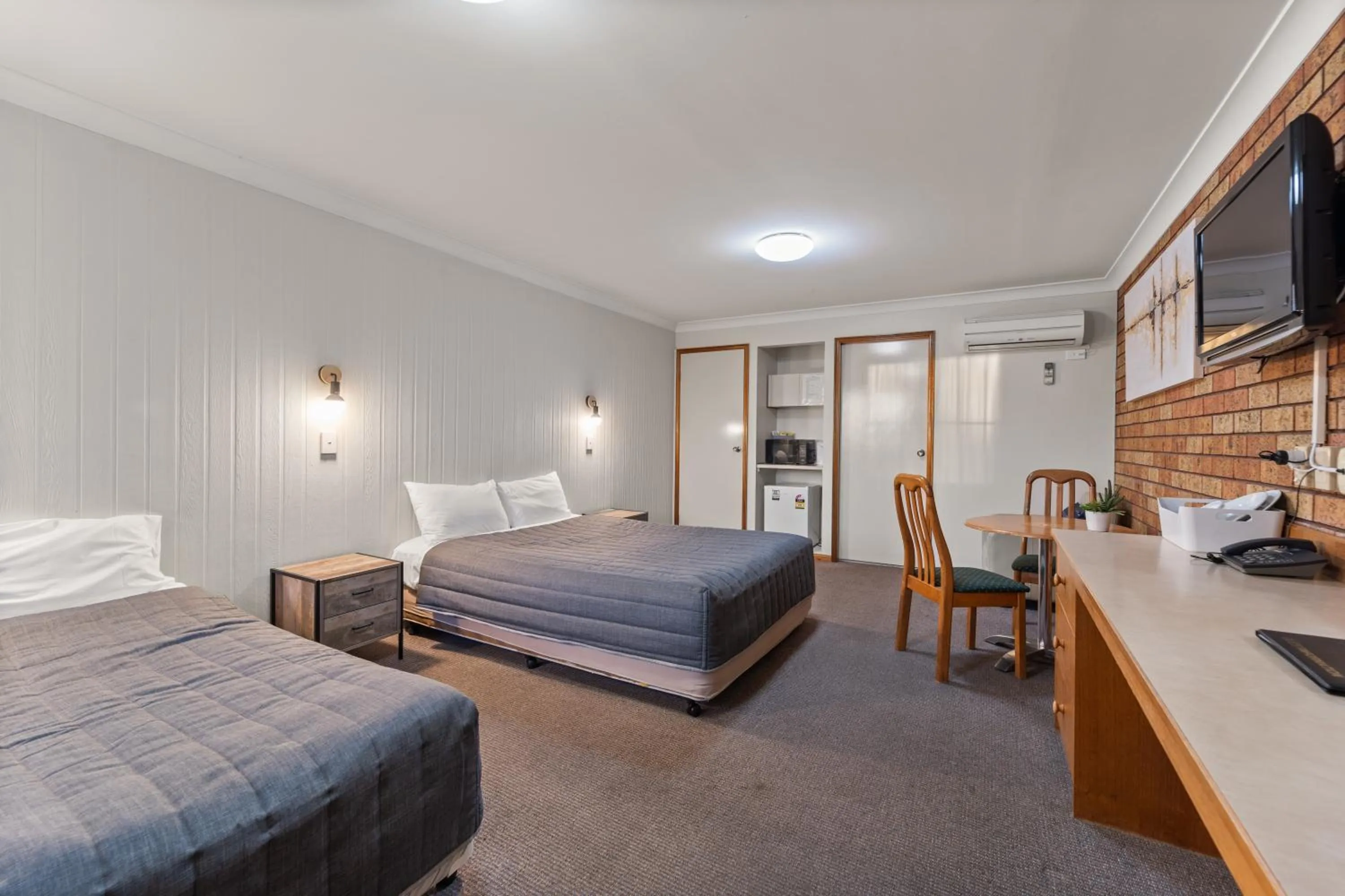 Bed in Golf Links Motel