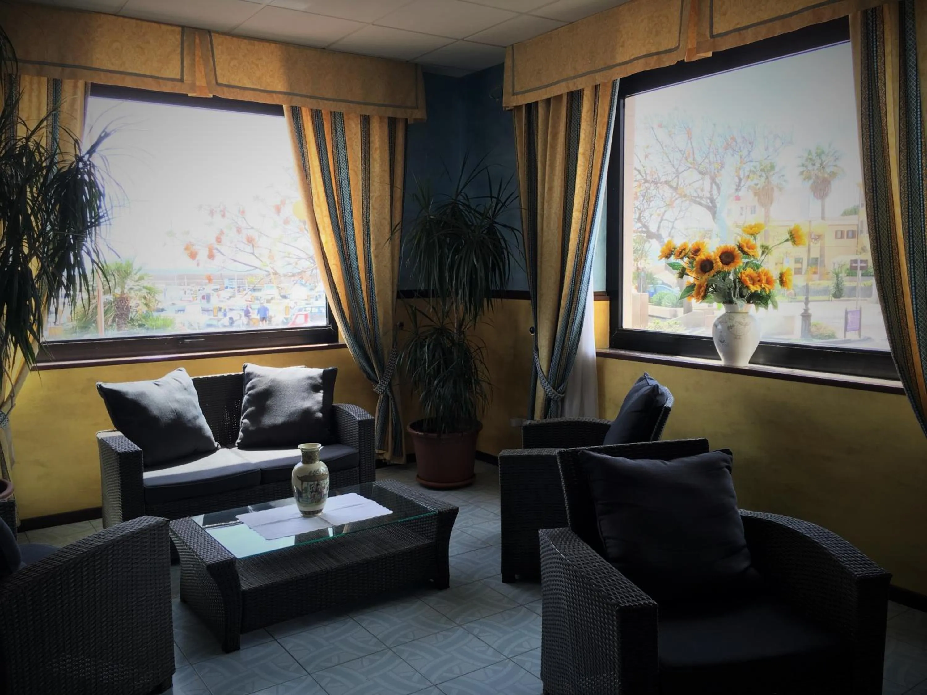 Communal lounge/ TV room in Hotel Don Pedro