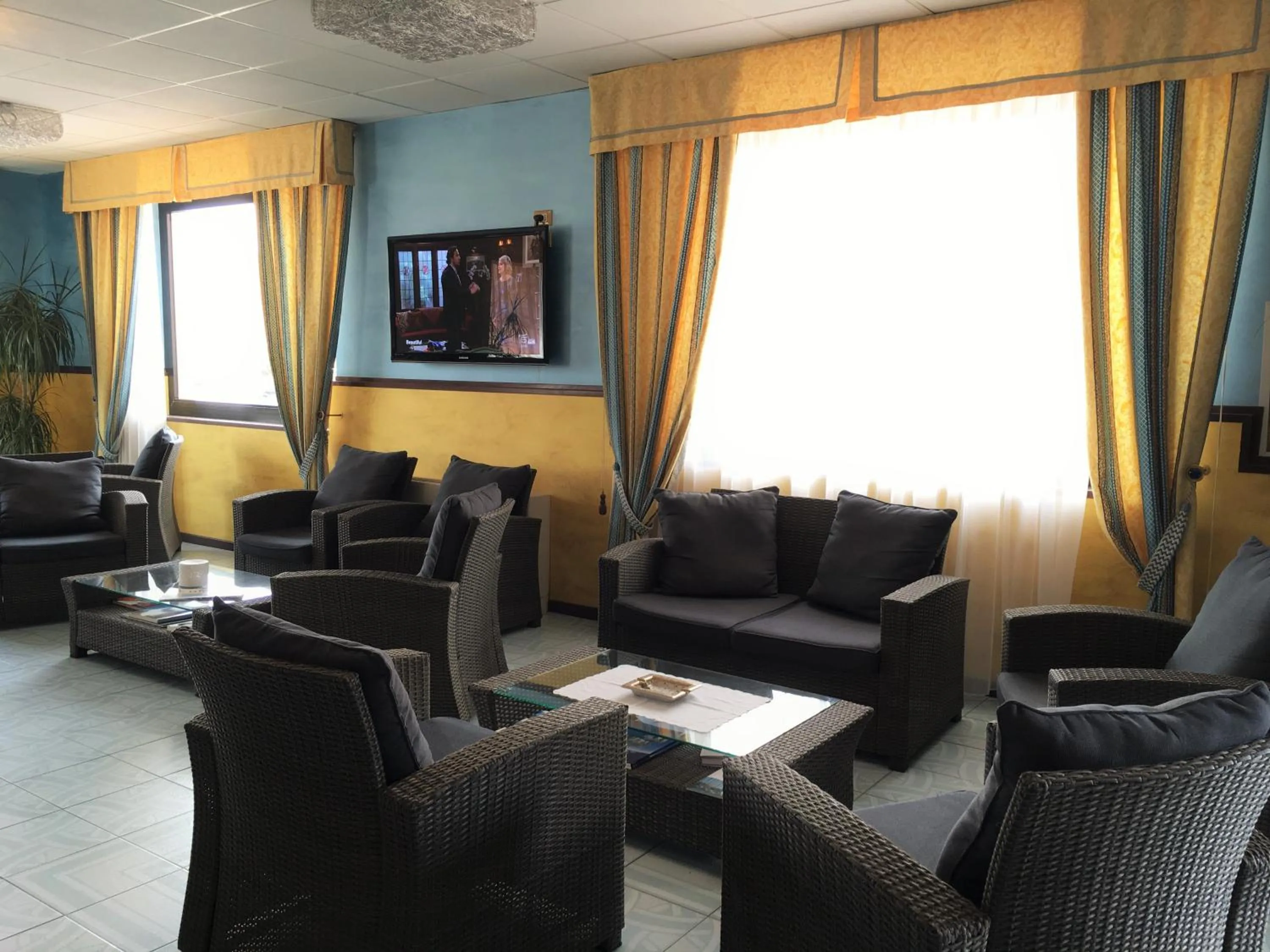Communal lounge/ TV room in Hotel Don Pedro