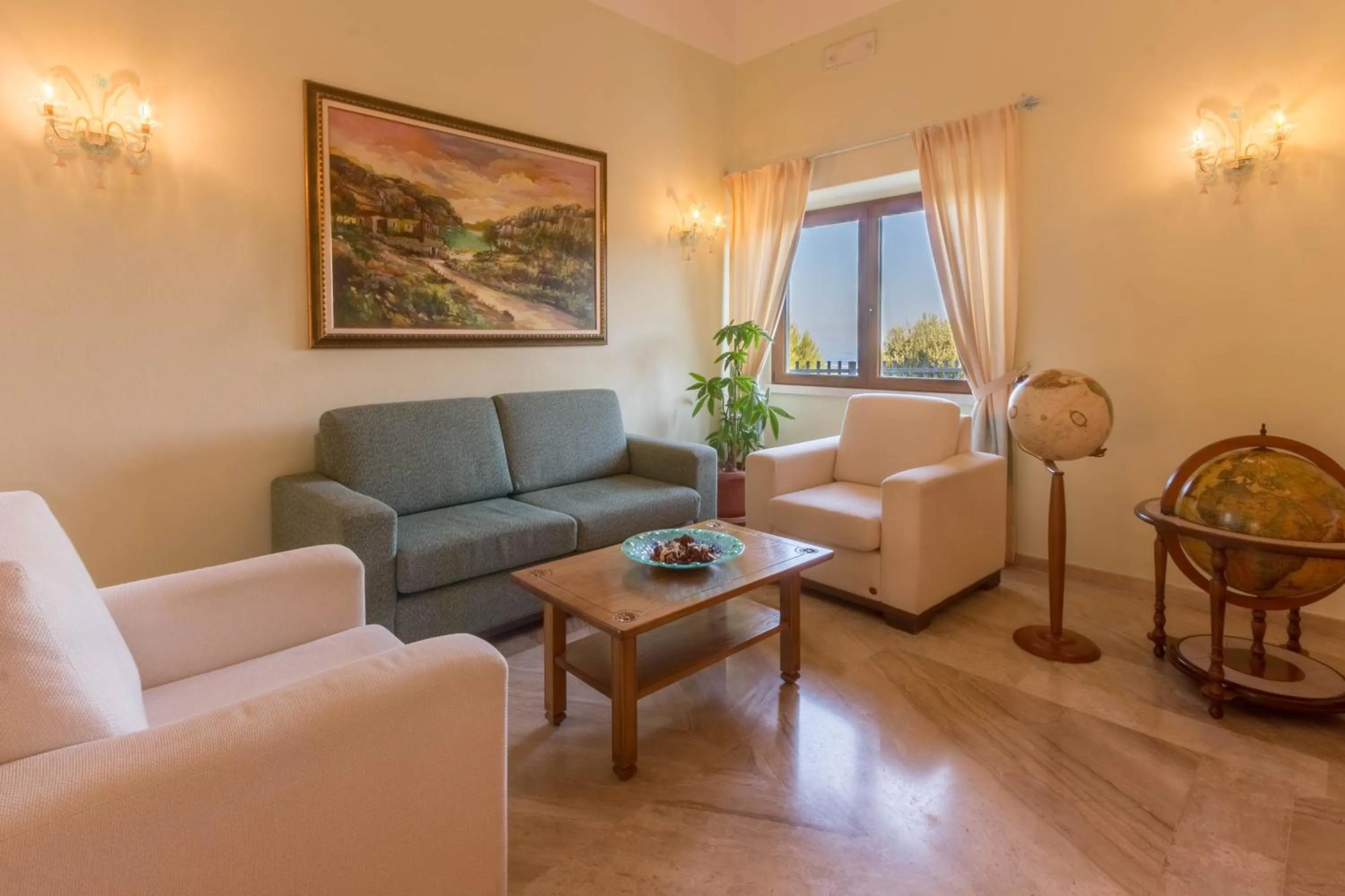 Communal lounge/ TV room in Hotel Brancamaria