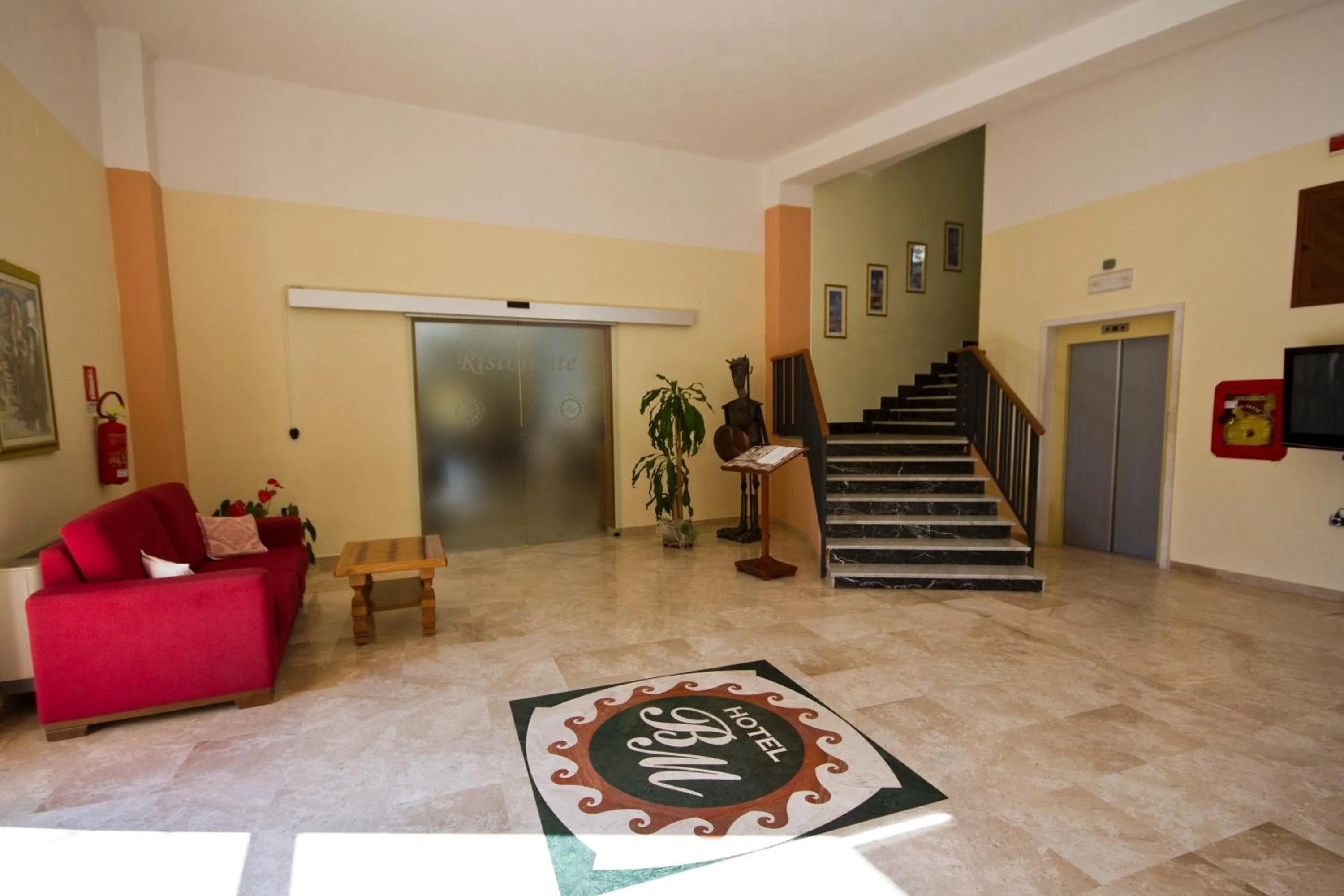 Communal lounge/ TV room in Hotel Brancamaria