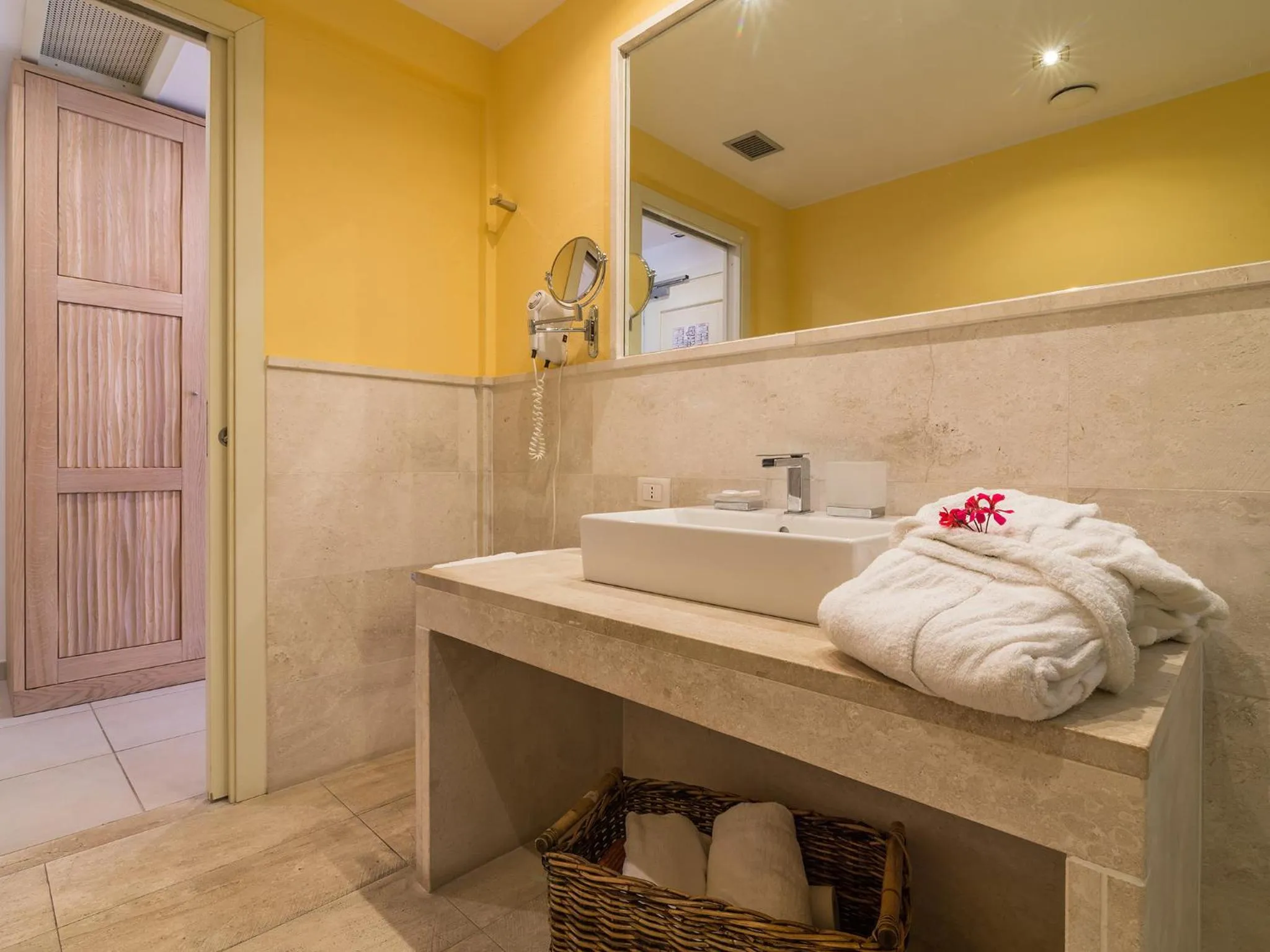 Bathroom in Nichotel