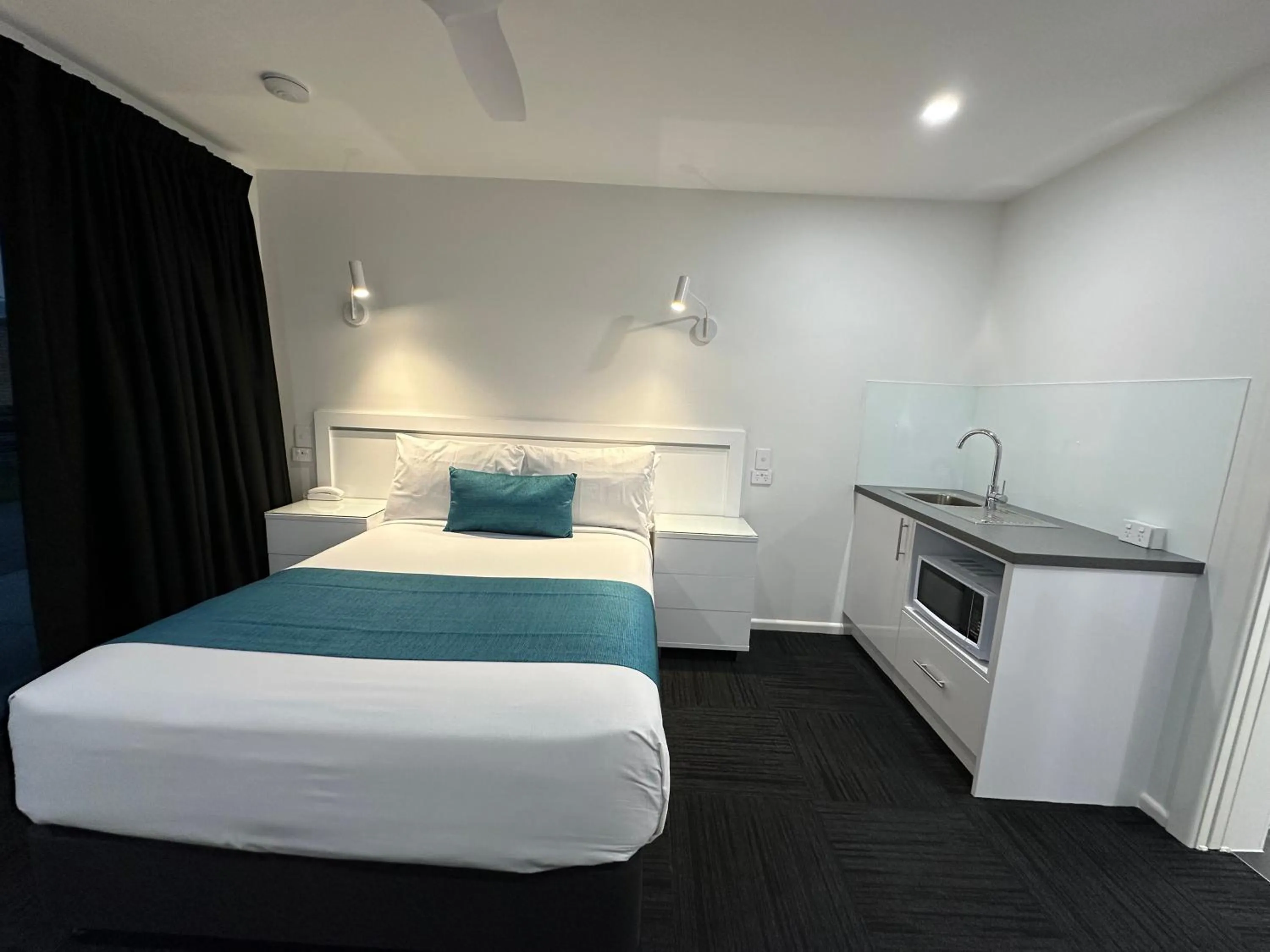 Bed in Logan City Motor Inn