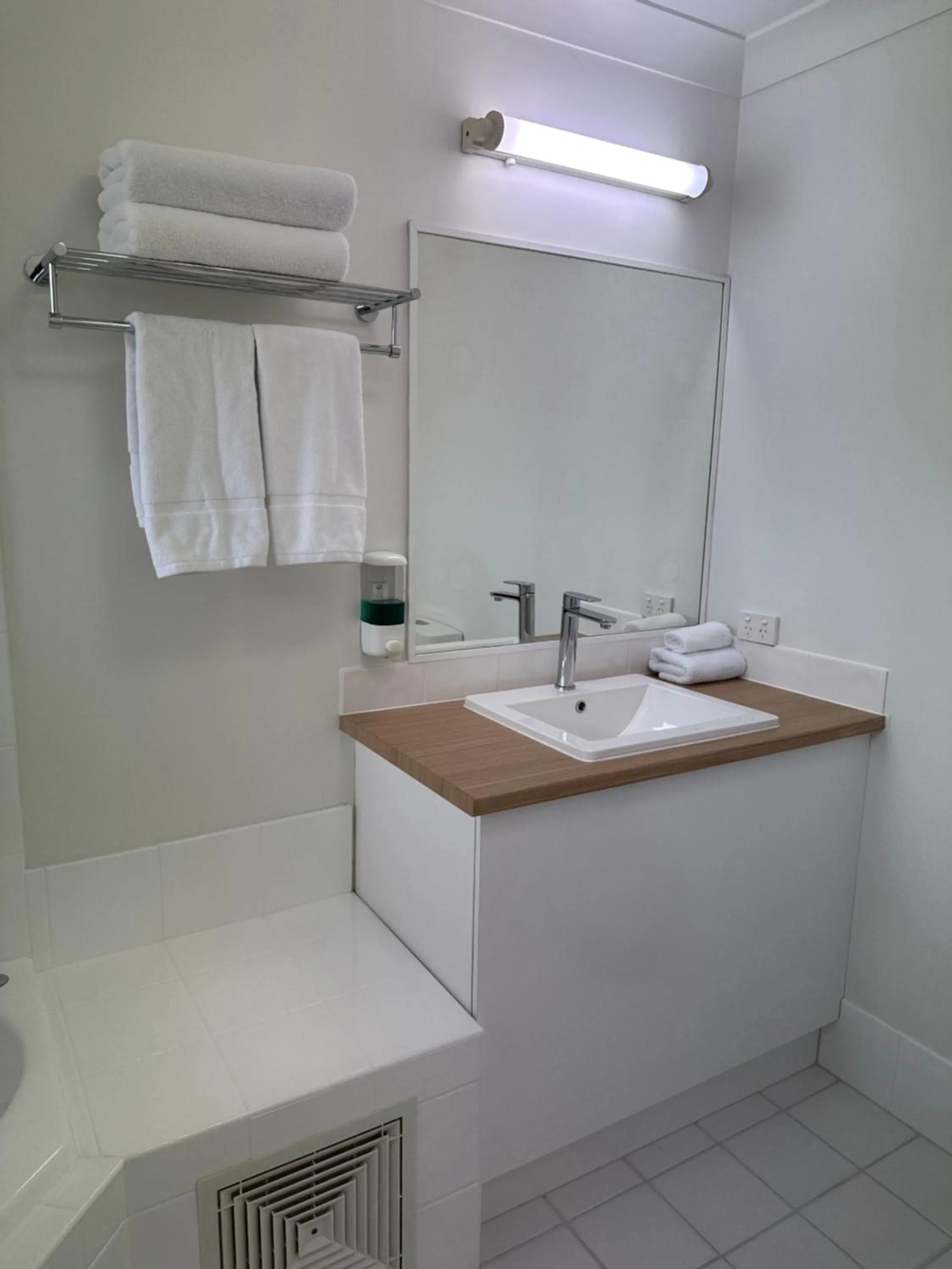 Bathroom in Logan City Motor Inn