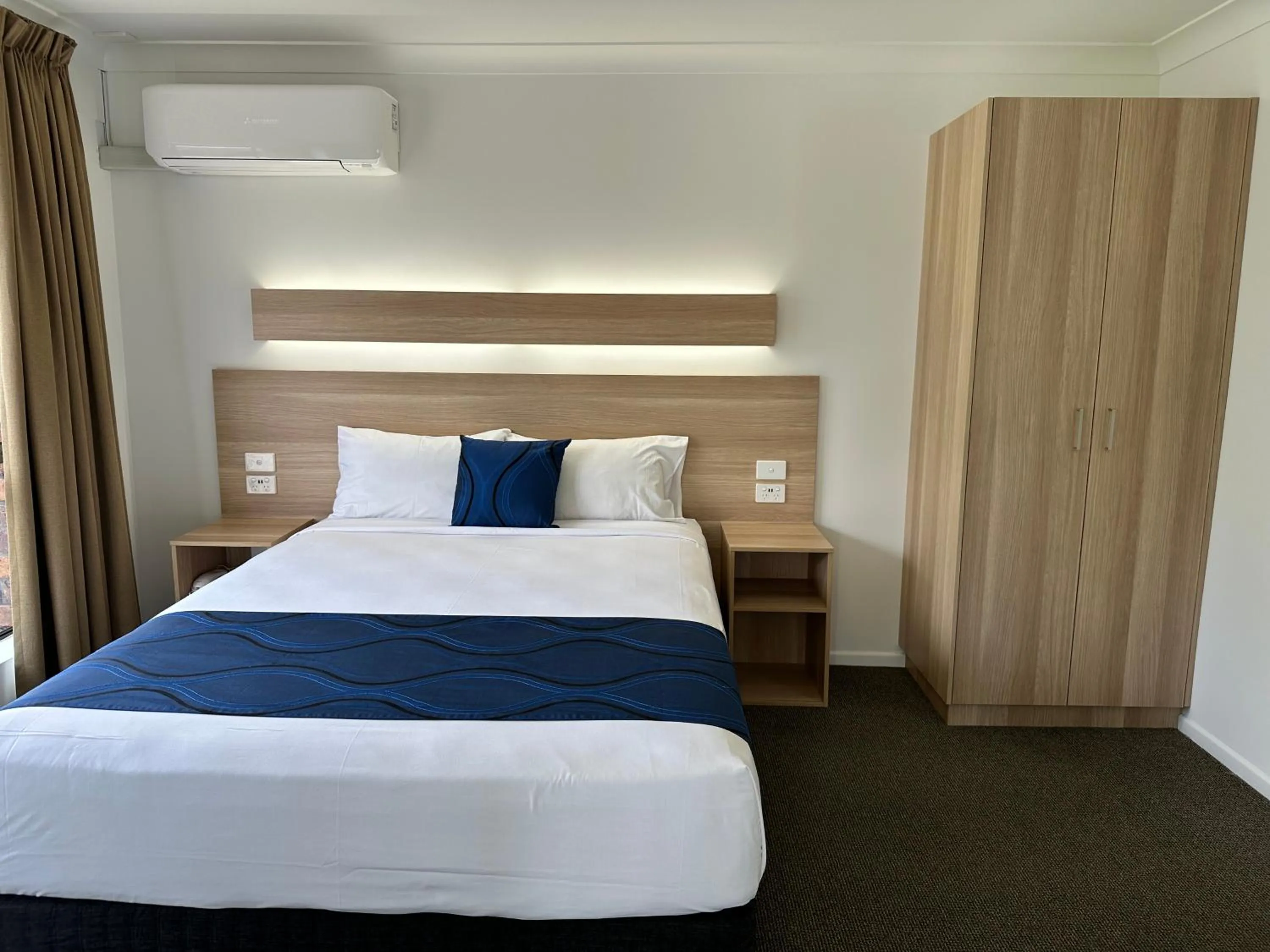 Bedroom, Bed in Logan City Motor Inn