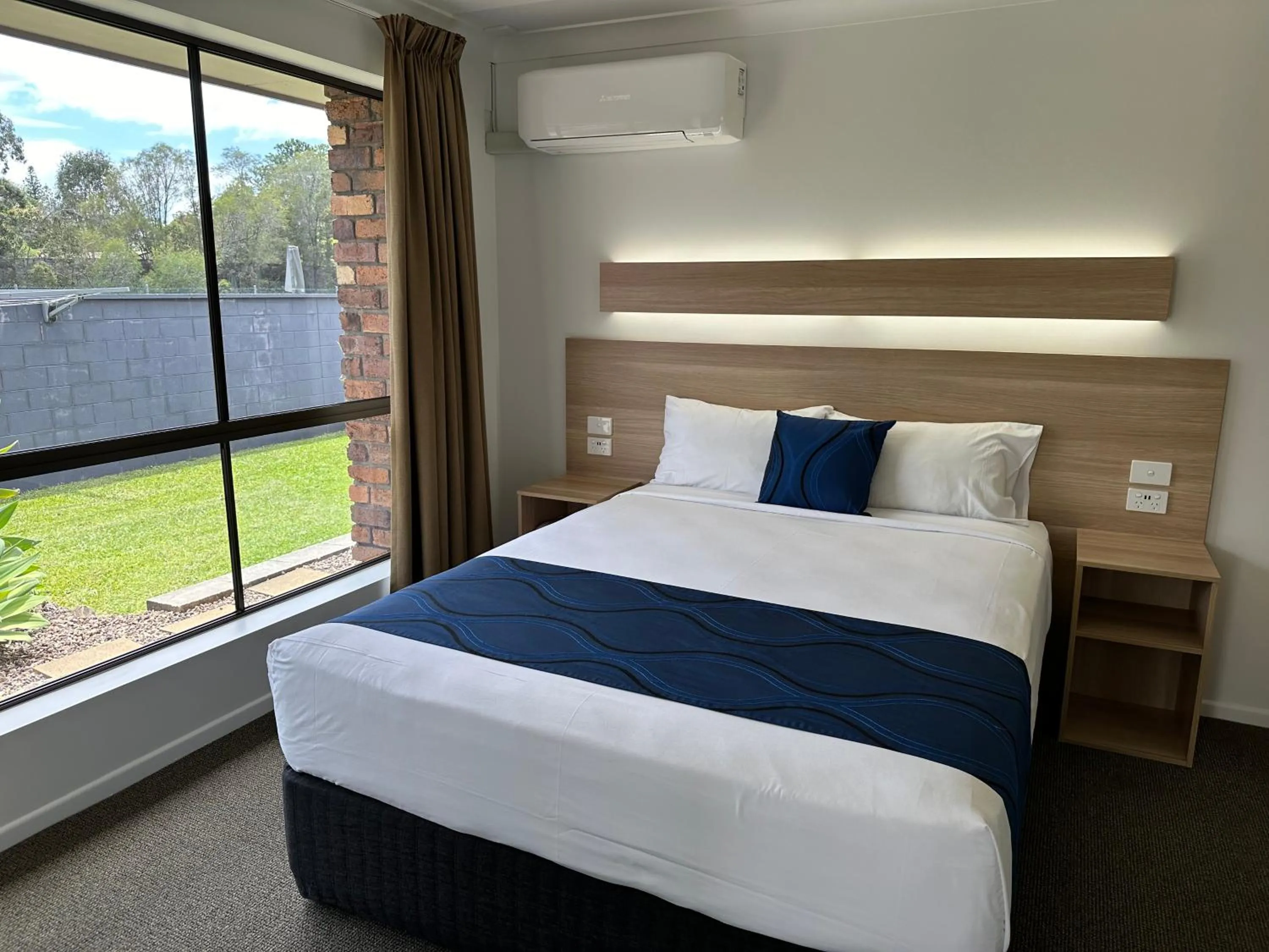 Bedroom, Bed in Logan City Motor Inn