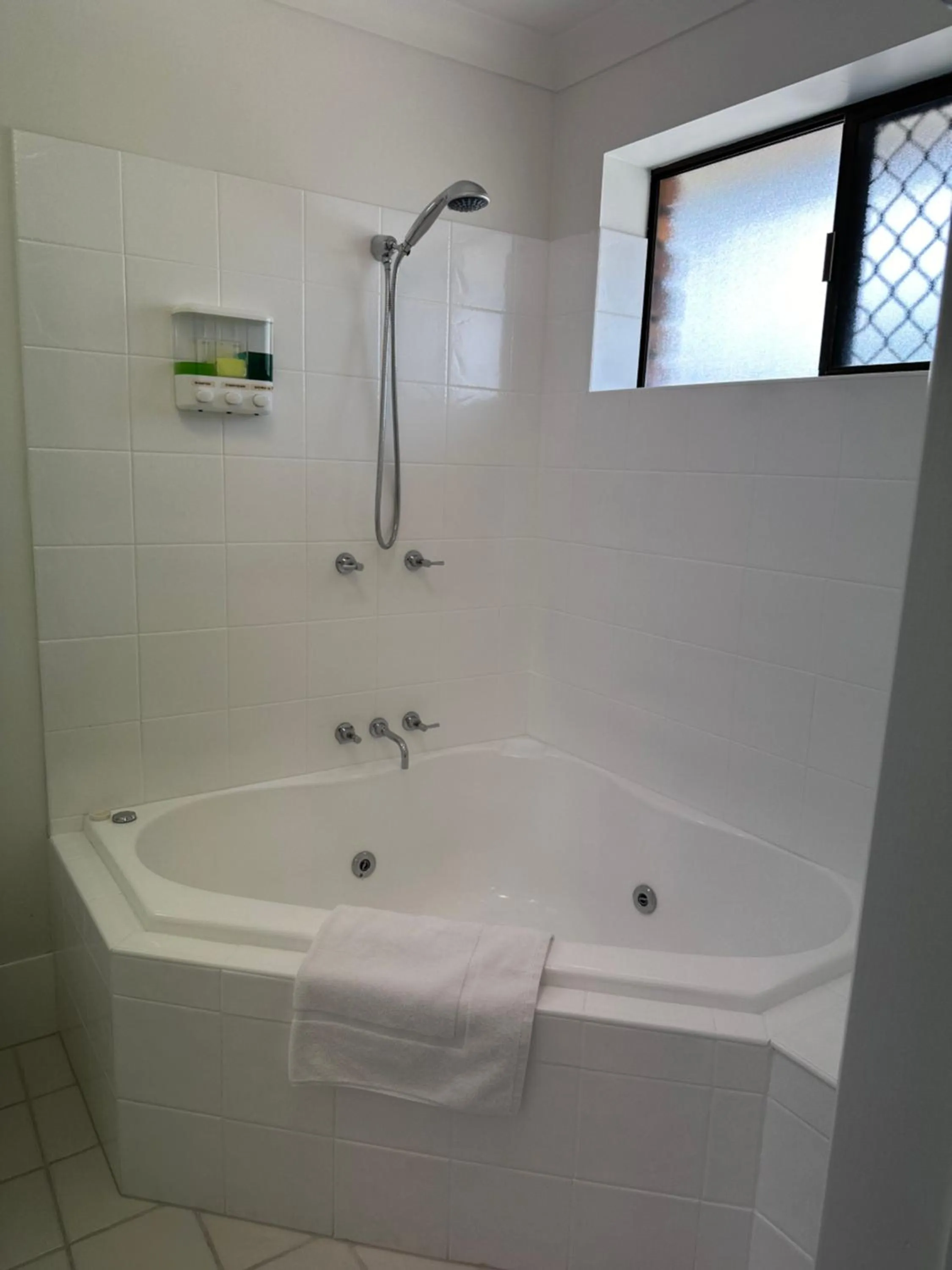 Shower in Logan City Motor Inn