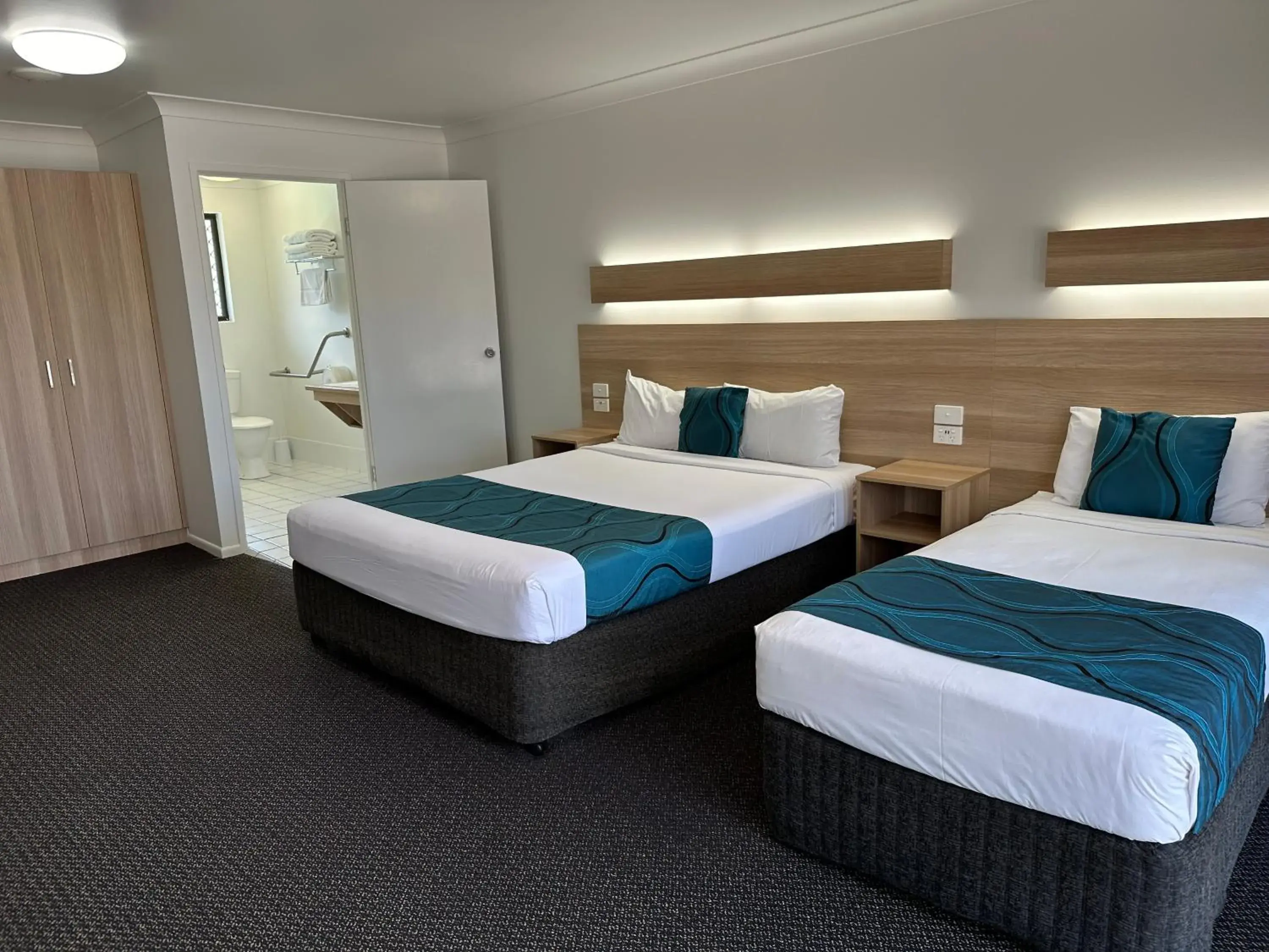 Twin Room - Disability Access in Logan City Motor Inn Twin Room - Disability Access in Logan City Motor Inn