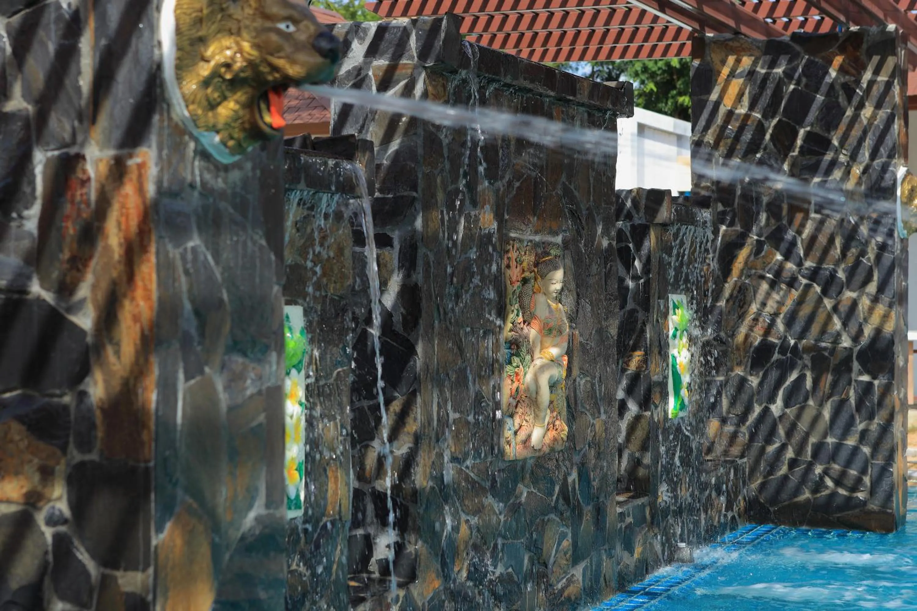 Swimming pool in Pueanjai Resort and Restaurant