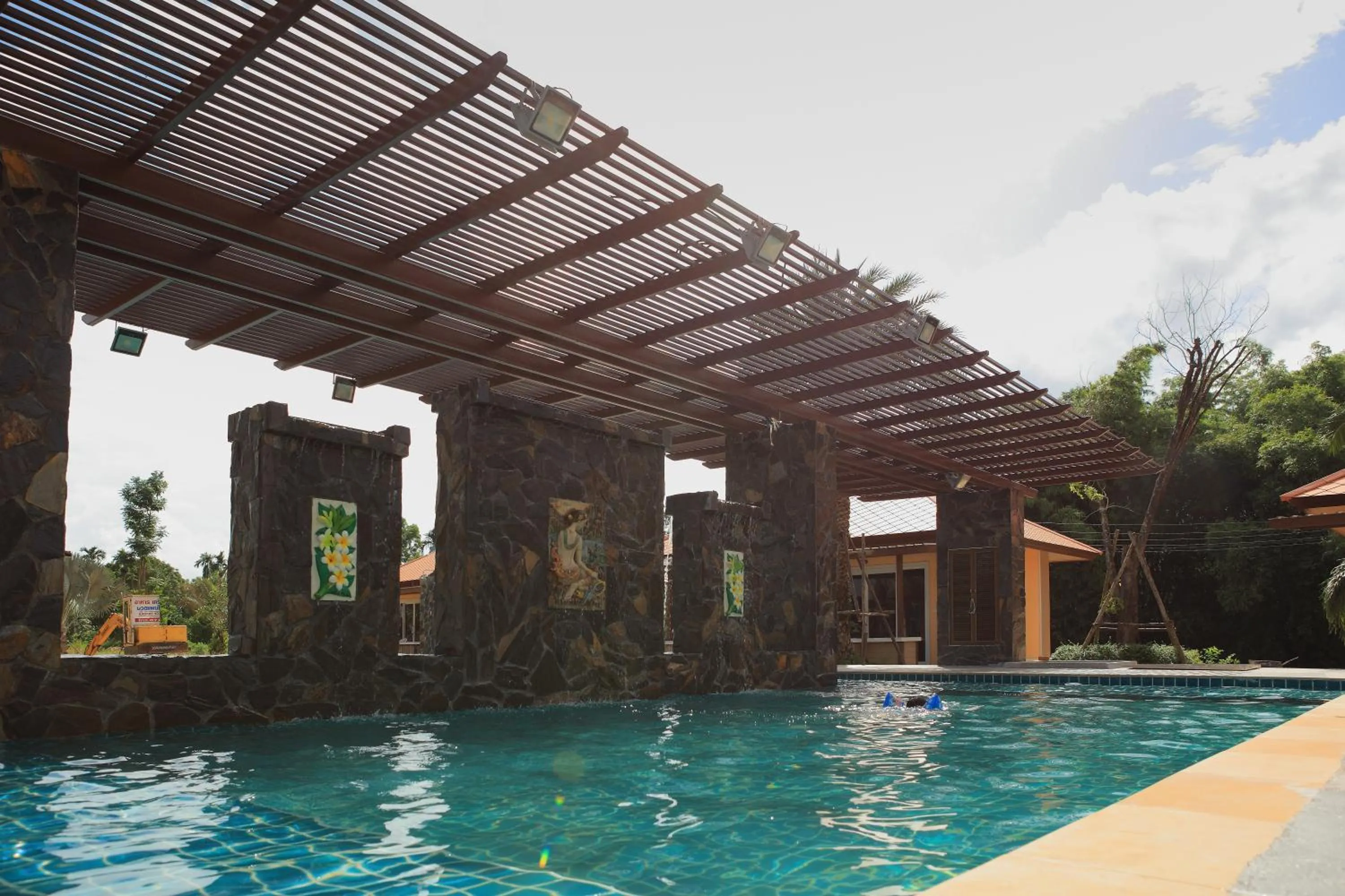 Swimming pool in Pueanjai Resort and Restaurant