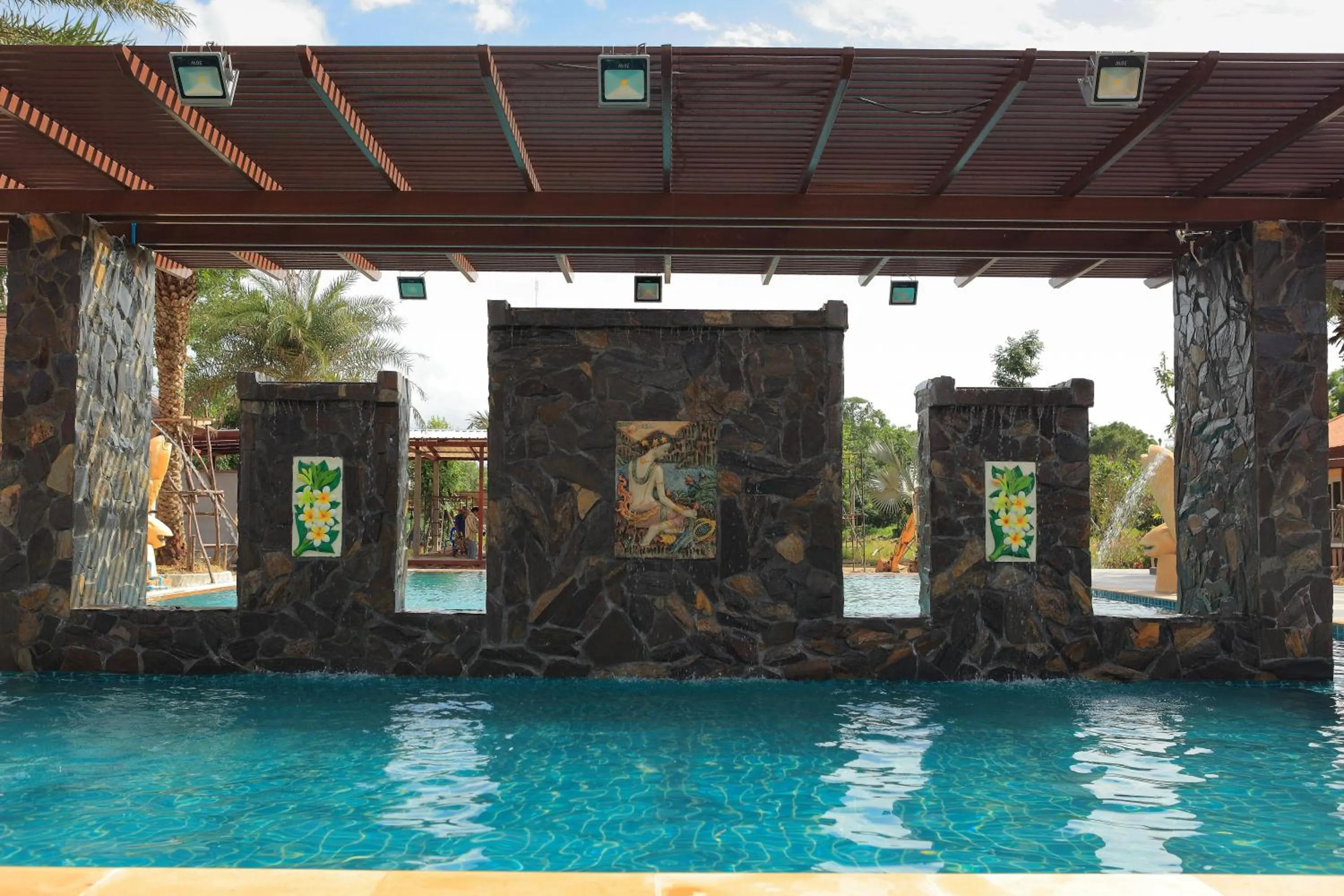 Swimming pool in Pueanjai Resort and Restaurant