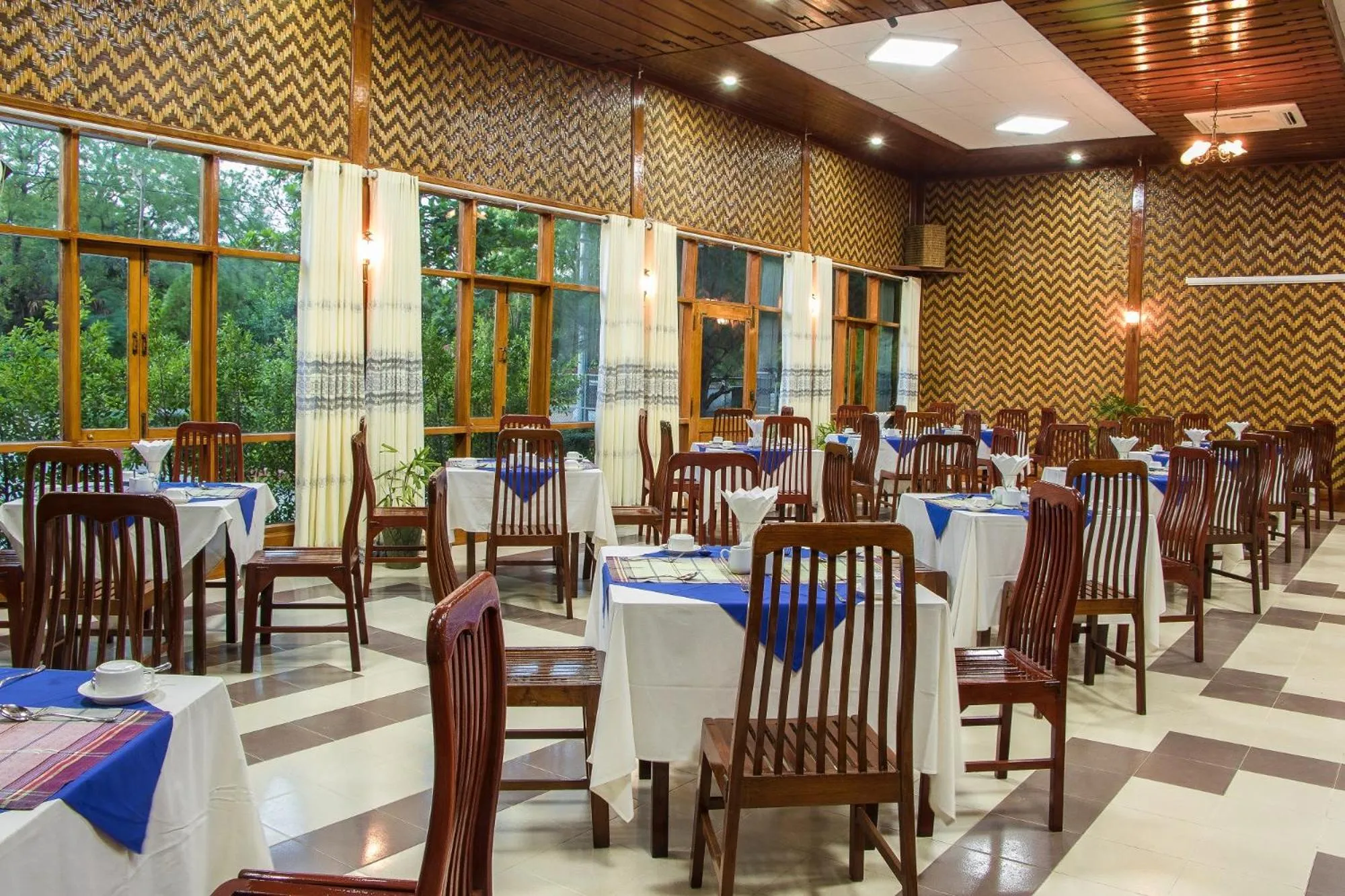 Restaurant/places to eat in Ruby True Hotel